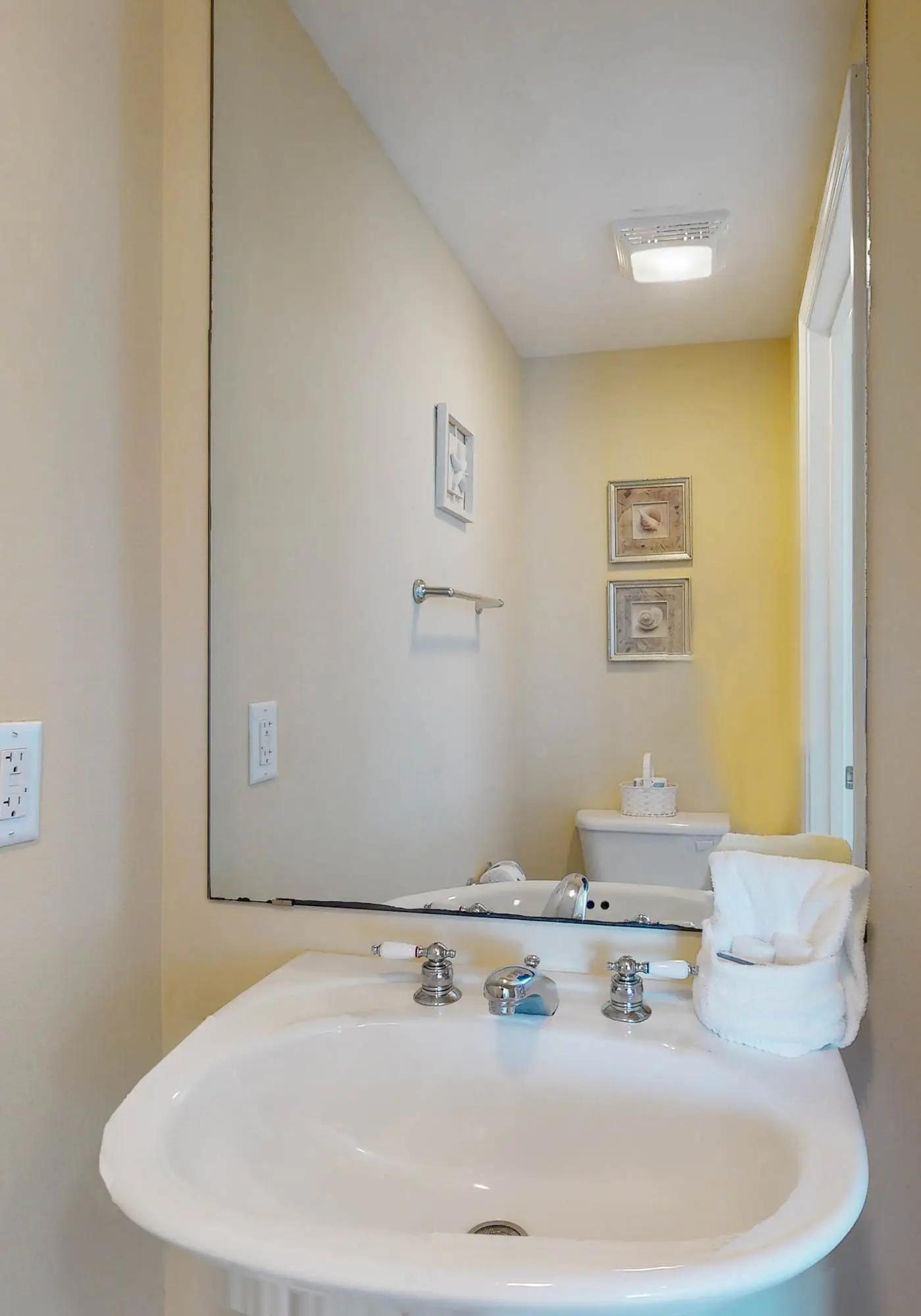 Waterfront condo with pool, piers & breathtaking balcony views