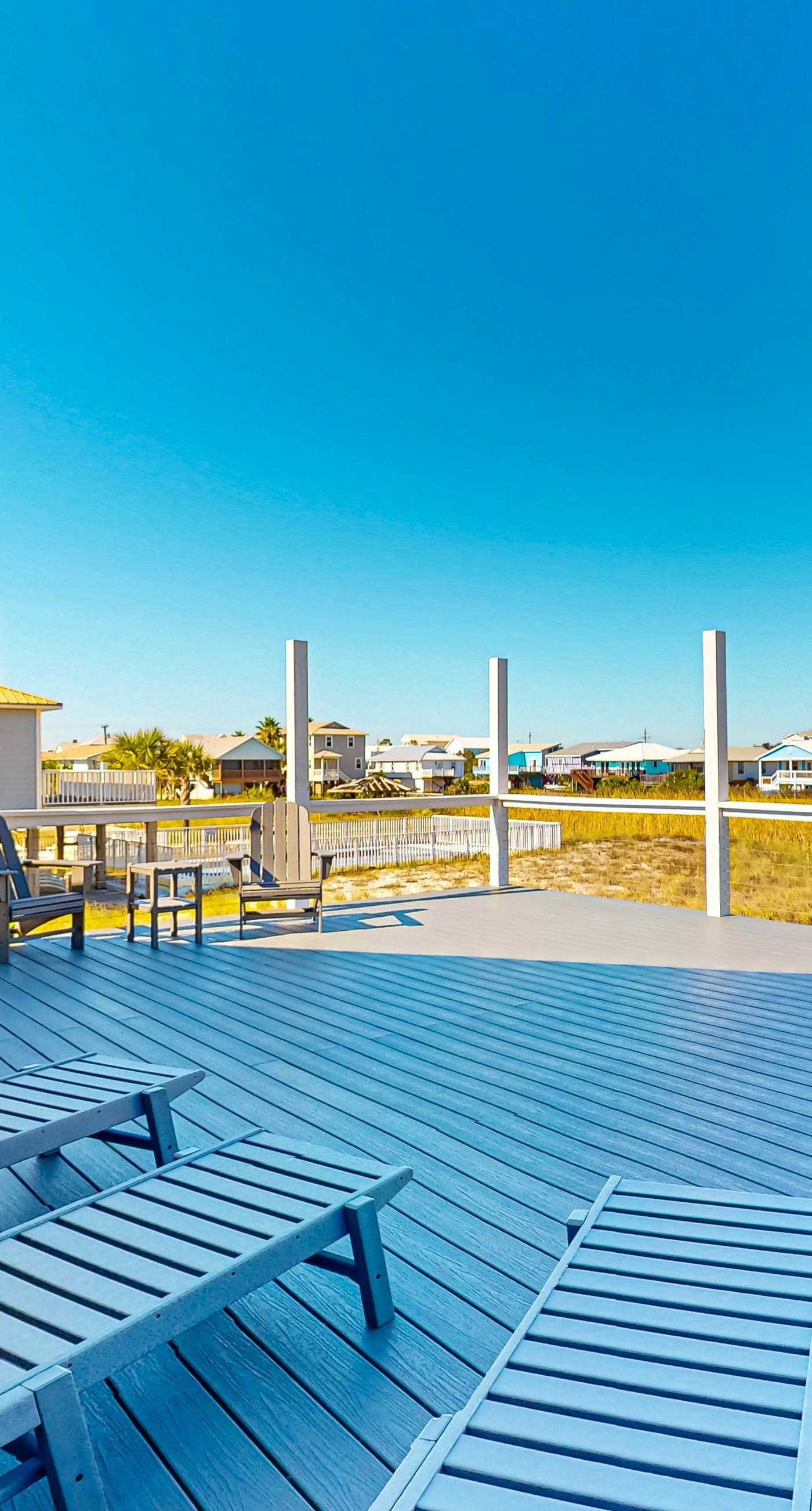 Updated luxurious home w Gulf views, gas grill, WiFi, AC, W&D