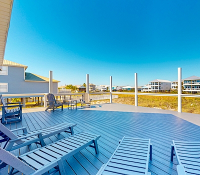 Updated luxurious home w Gulf views, gas grill, WiFi, AC, W&D