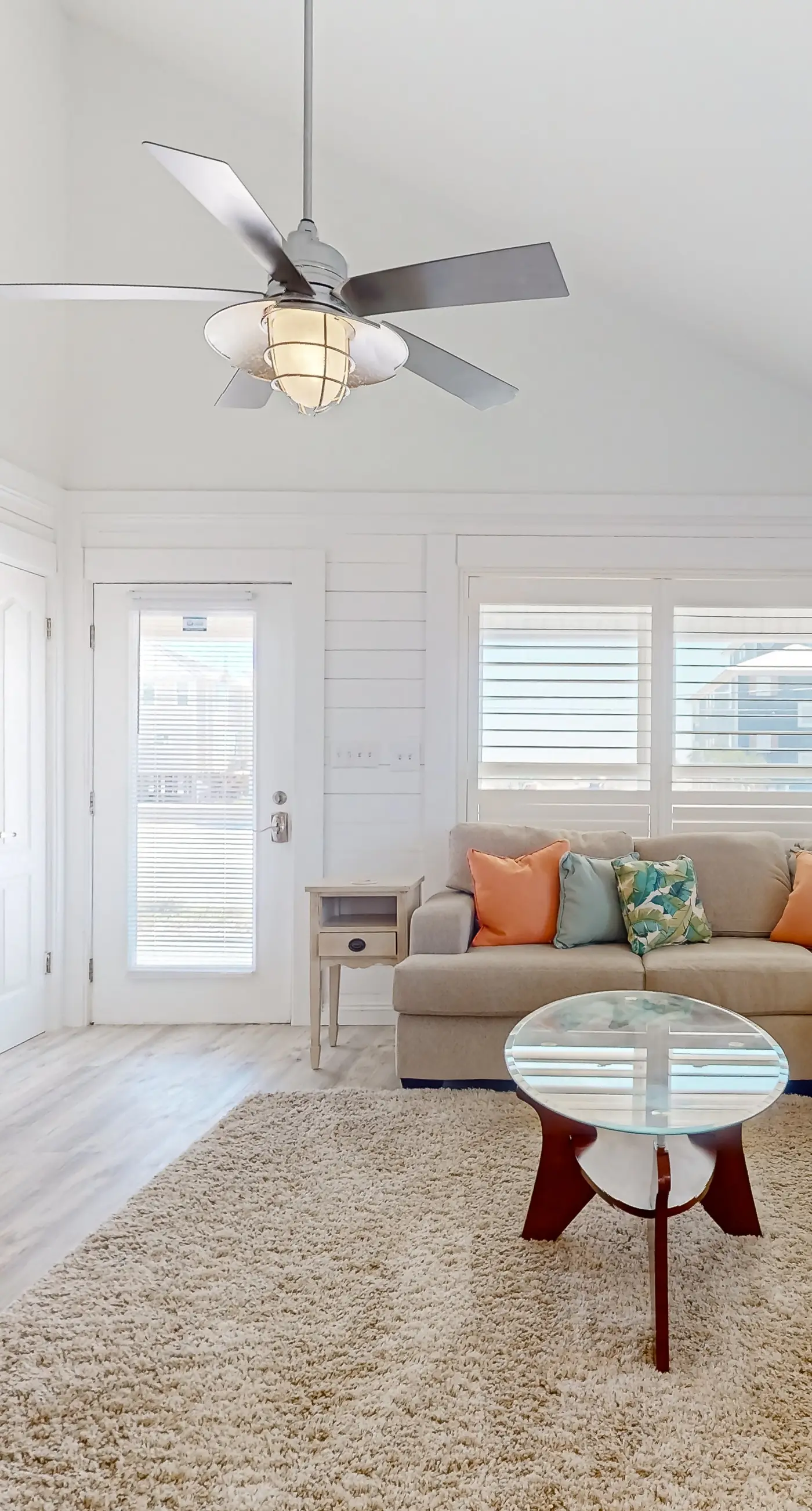 Updated luxurious home w Gulf views, gas grill, WiFi, AC, W&D