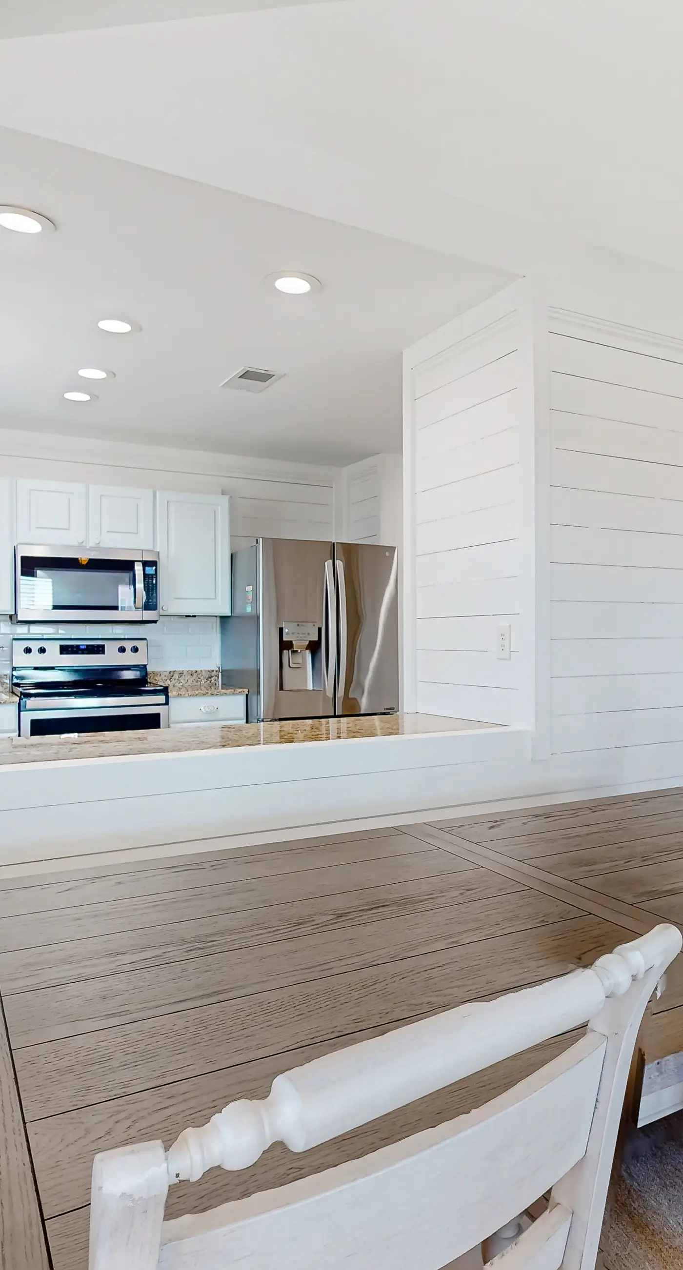 Updated luxurious home w Gulf views, gas grill, WiFi, AC, W&D