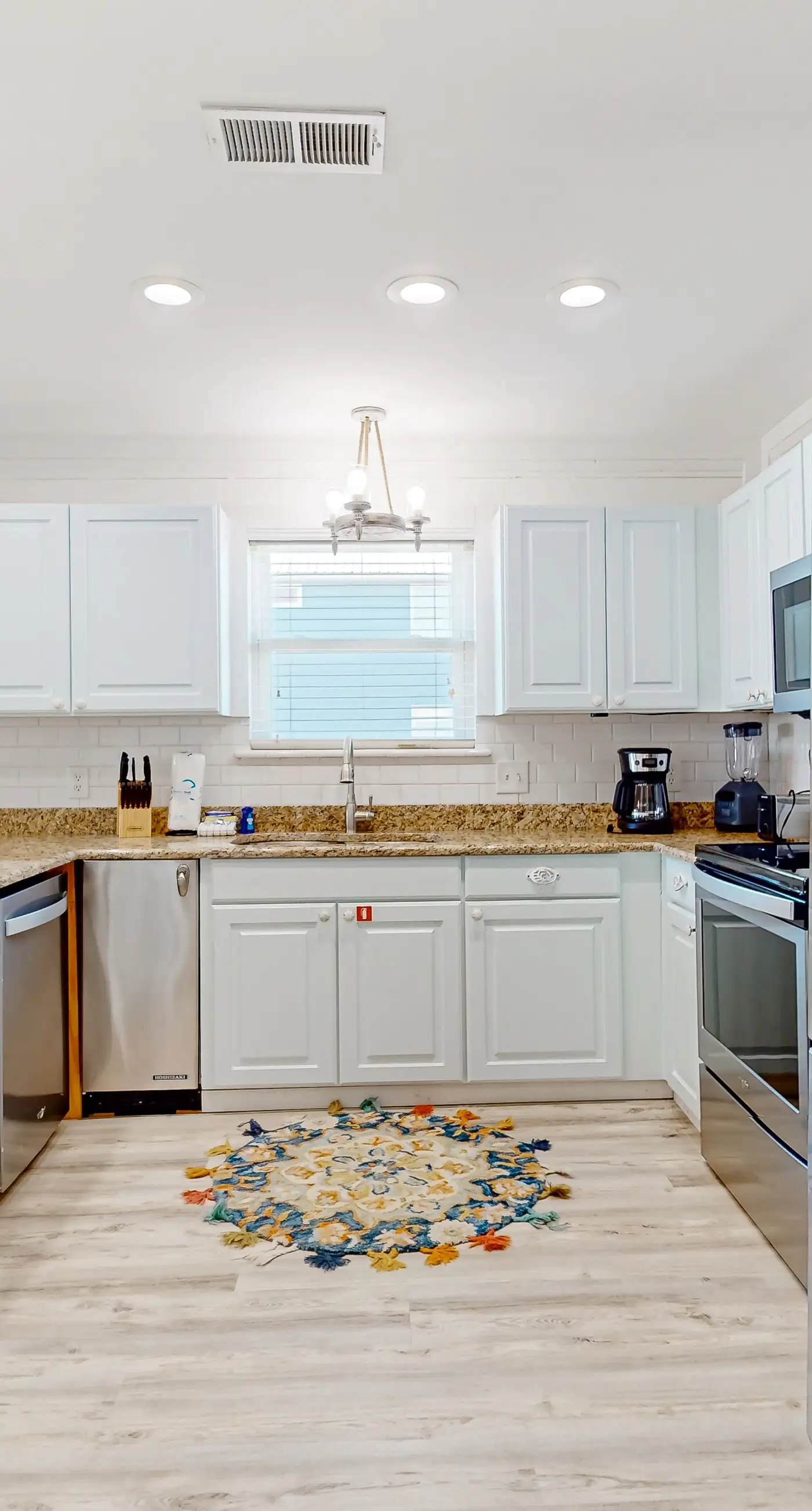 Updated luxurious home w Gulf views, gas grill, WiFi, AC, W&D