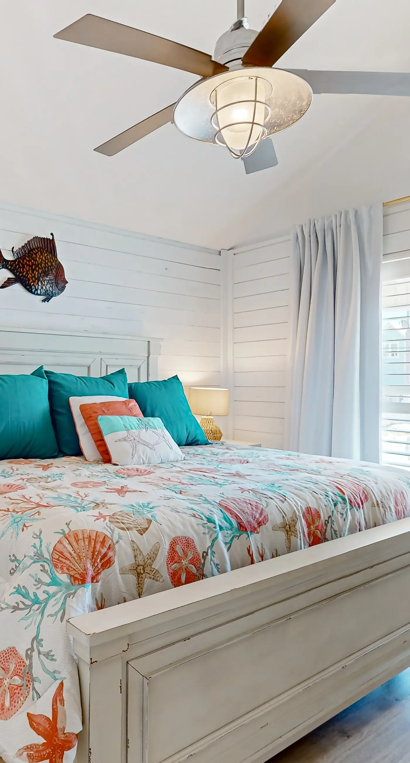 Updated luxurious home w Gulf views, gas grill, WiFi, AC, W&D