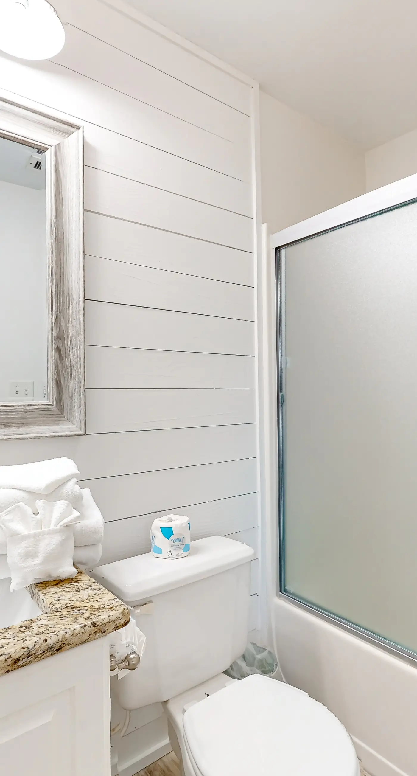 Updated luxurious home w Gulf views, gas grill, WiFi, AC, W&D