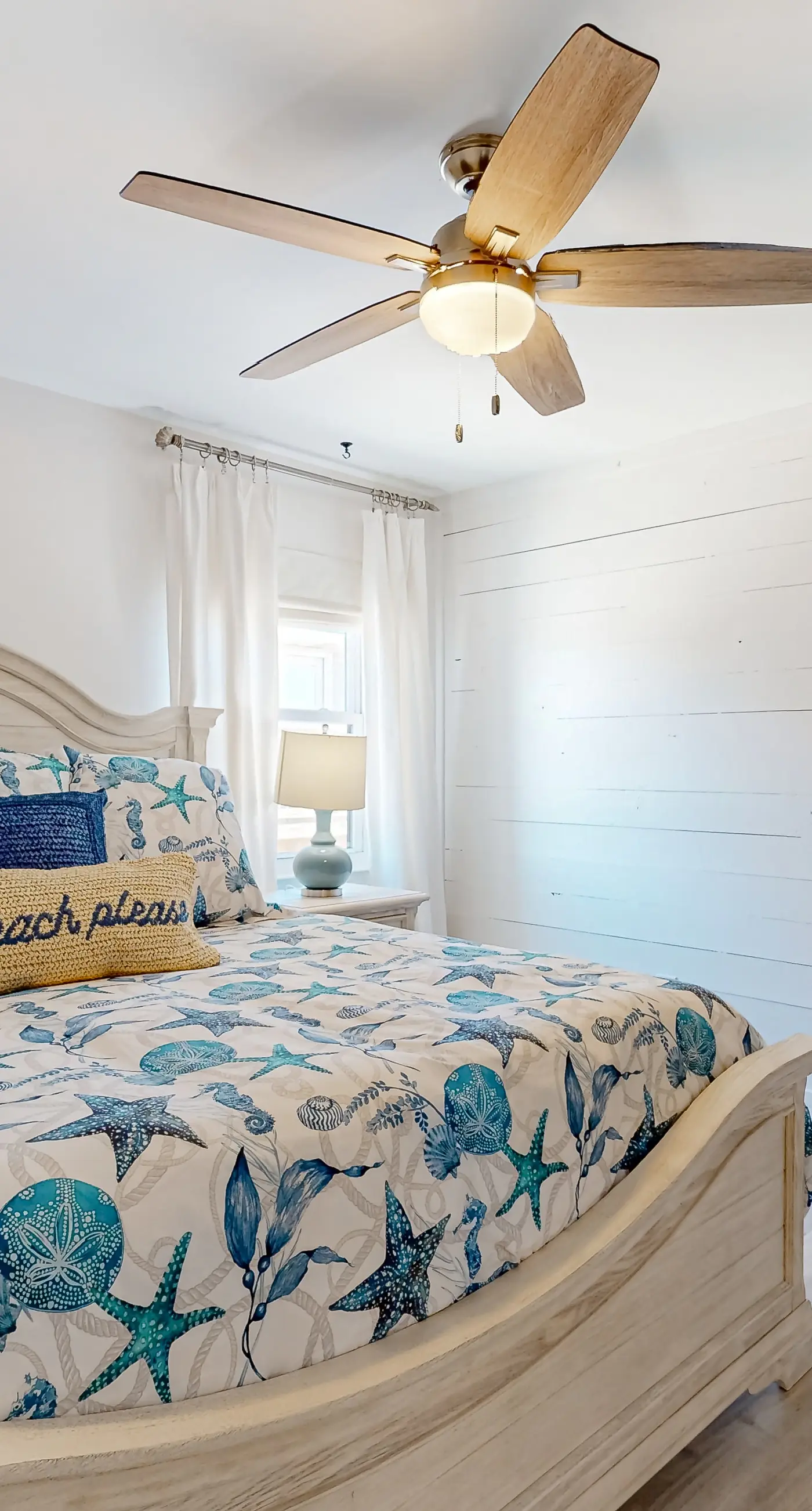 Updated luxurious home w Gulf views, gas grill, WiFi, AC, W&D