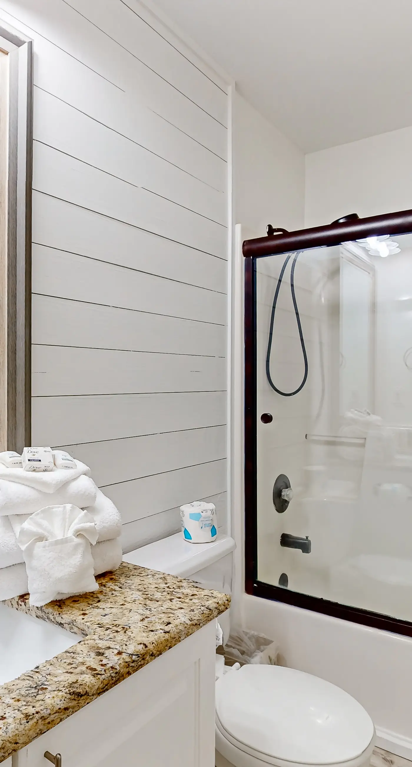 Updated luxurious home w Gulf views, gas grill, WiFi, AC, W&D