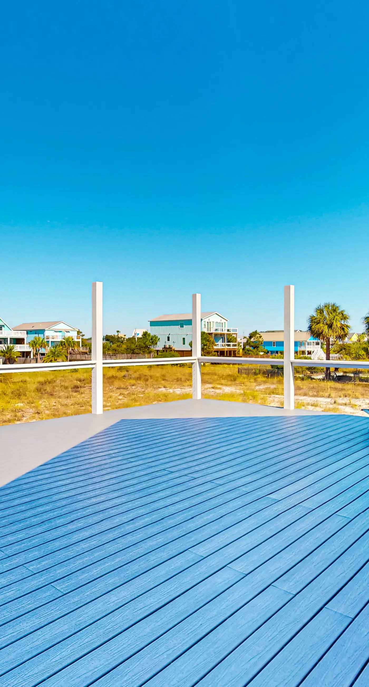 Updated luxurious home w Gulf views, gas grill, WiFi, AC, W&D