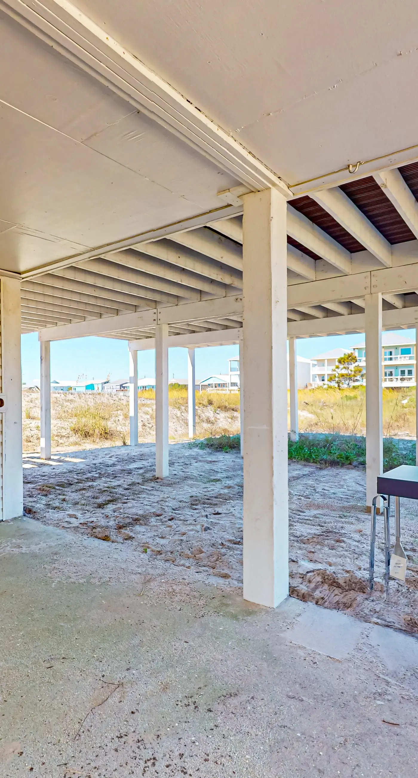 Updated luxurious home w Gulf views, gas grill, WiFi, AC, W&D