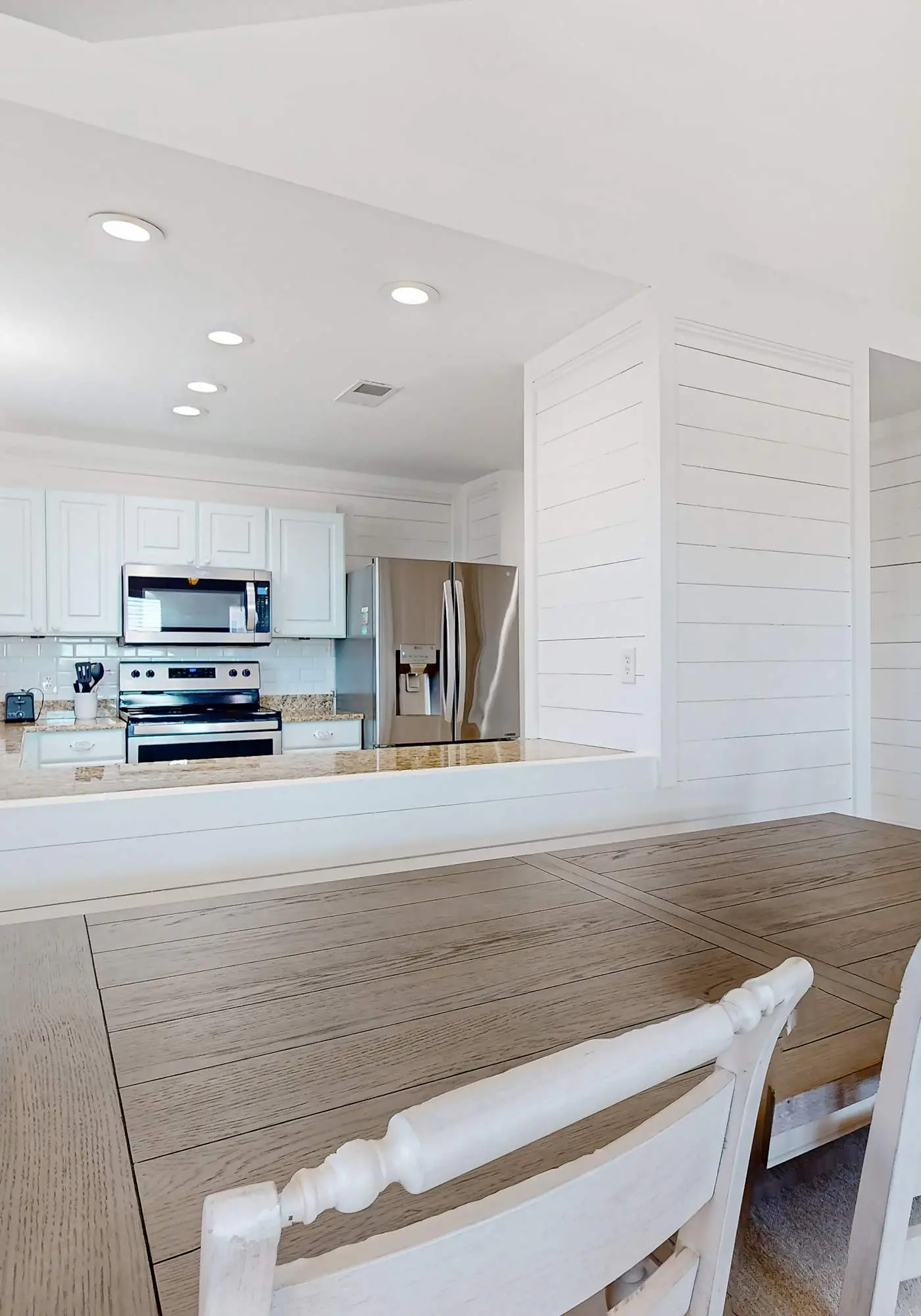 Updated luxurious home w Gulf views, gas grill, WiFi, AC, W&D