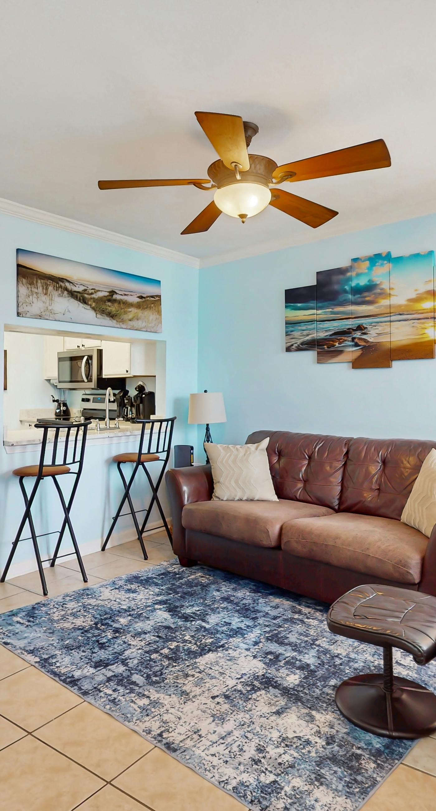 Coastal condo just steps from the beach w shared pool, BBQ area, WiFi, AC, W&D