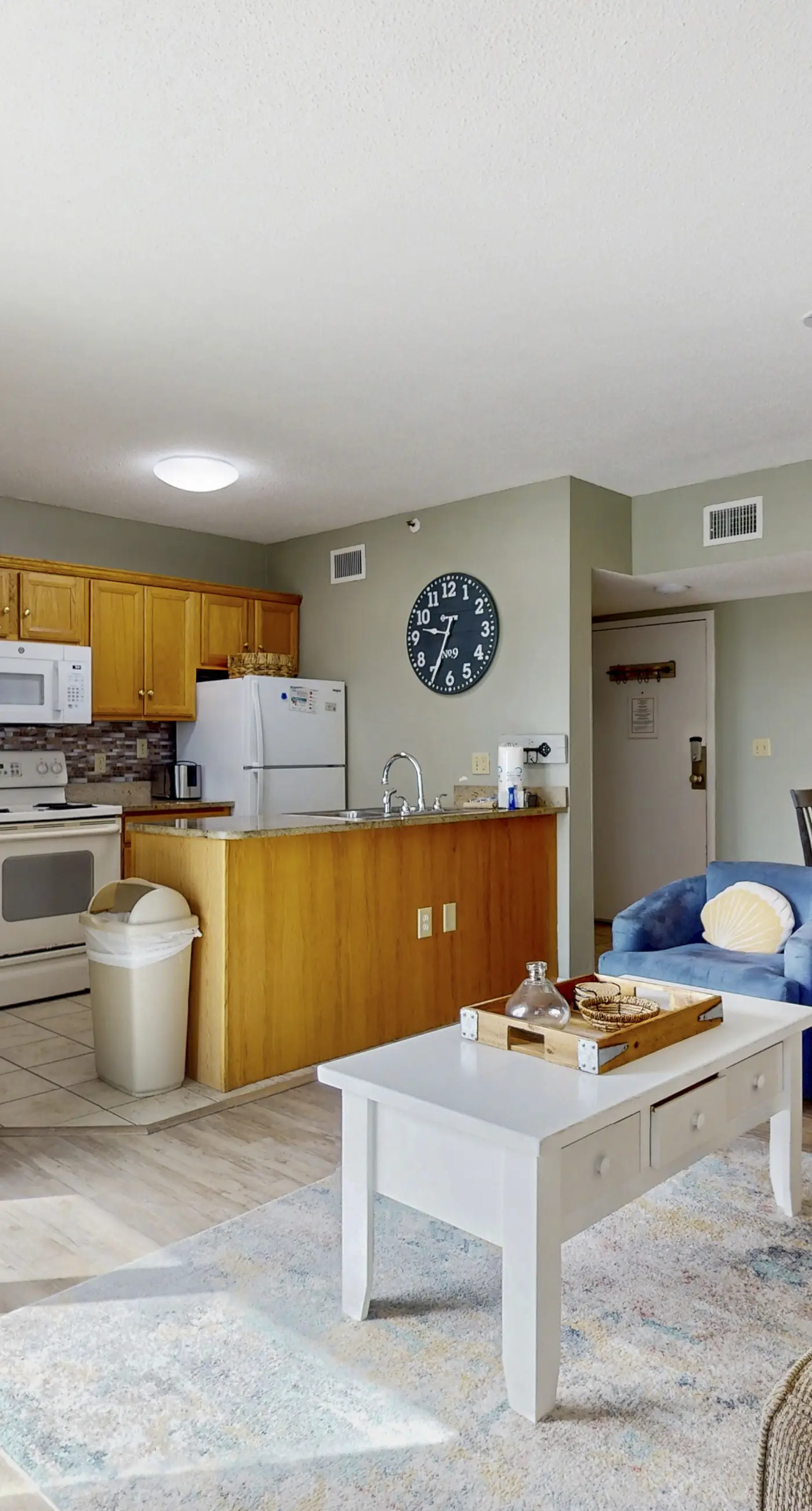 Bright coastal condo with Gulf views, pools, hot tub & private balcony