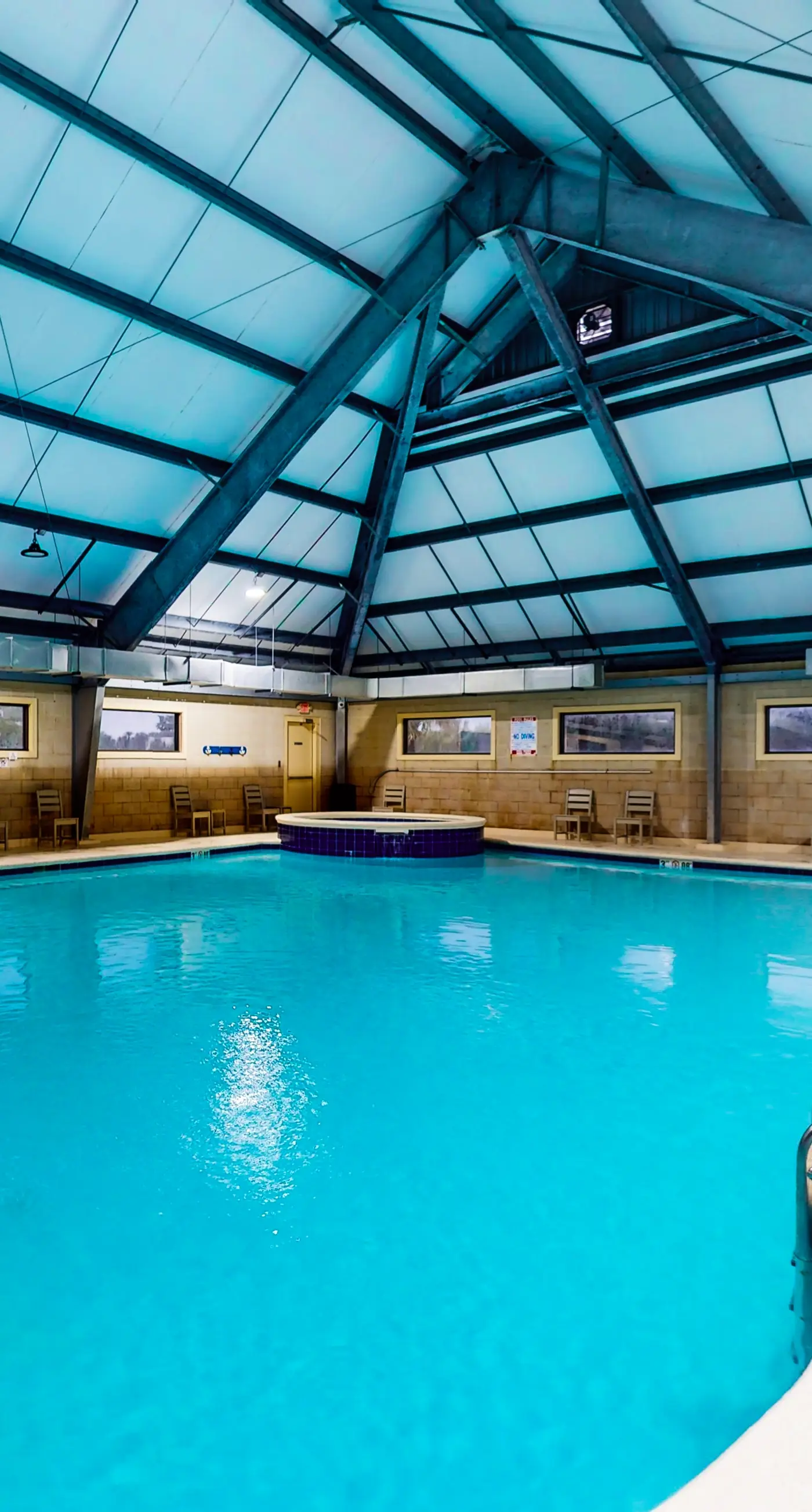 Bright coastal condo with Gulf views, pools, hot tub & private balcony
