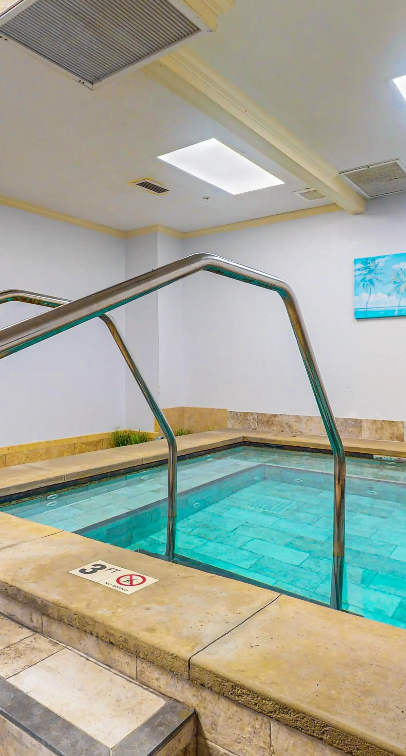 Bright coastal condo with Gulf views, pools, hot tub & private balcony