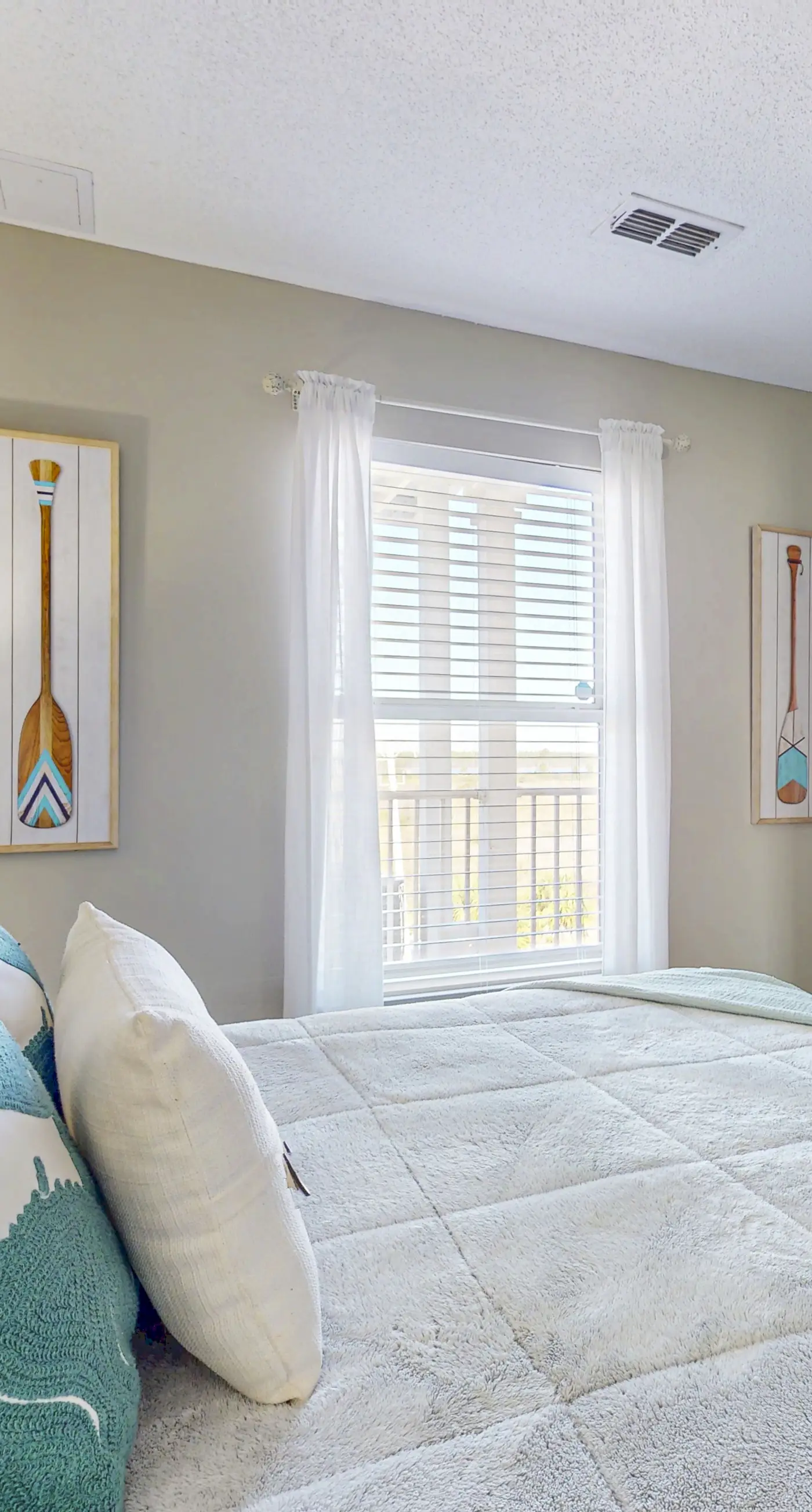 Beachfront condo with pool, private balcony, and washer and dryer