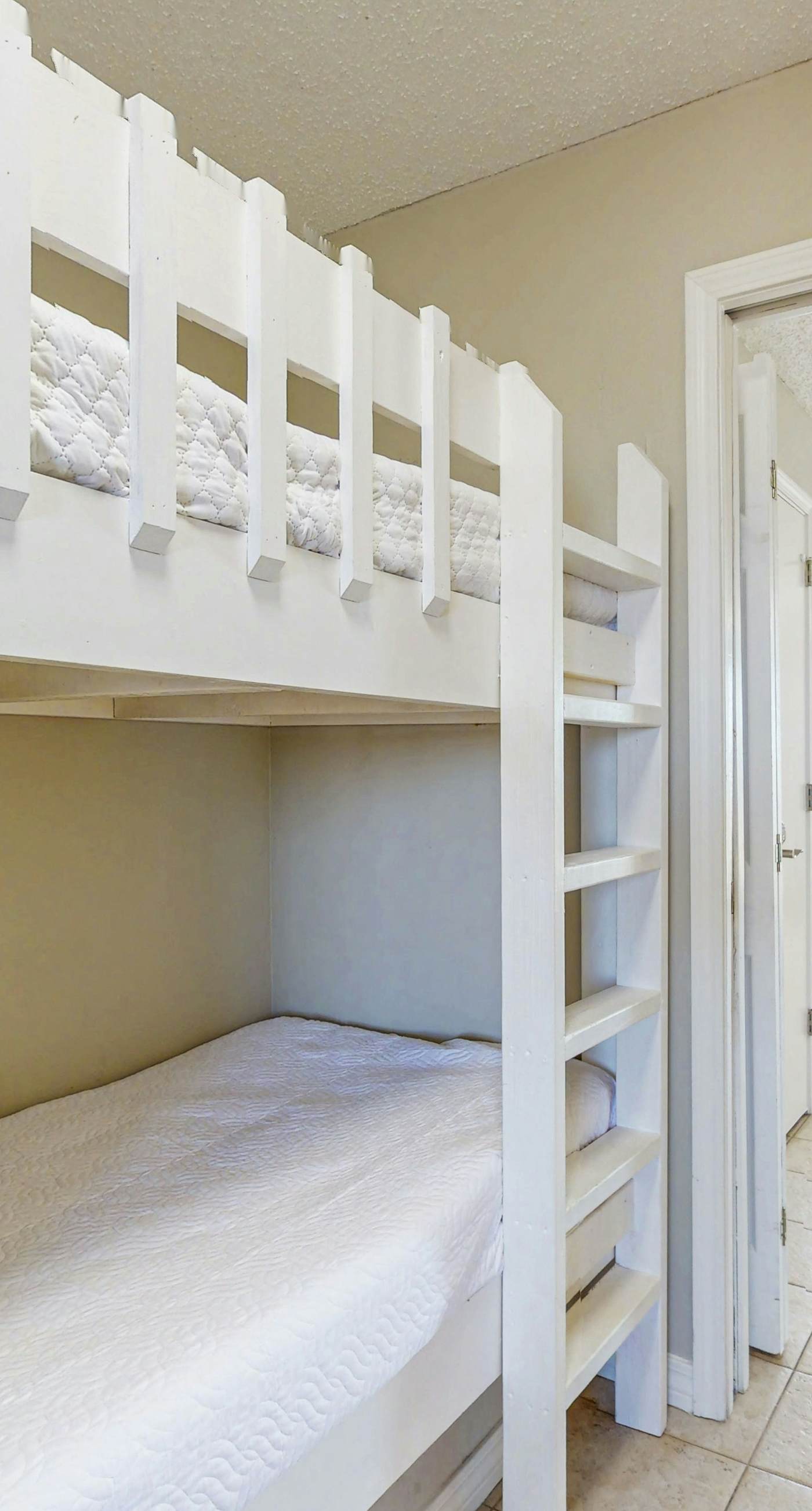 Beachfront condo with pool, private balcony, and washer and dryer