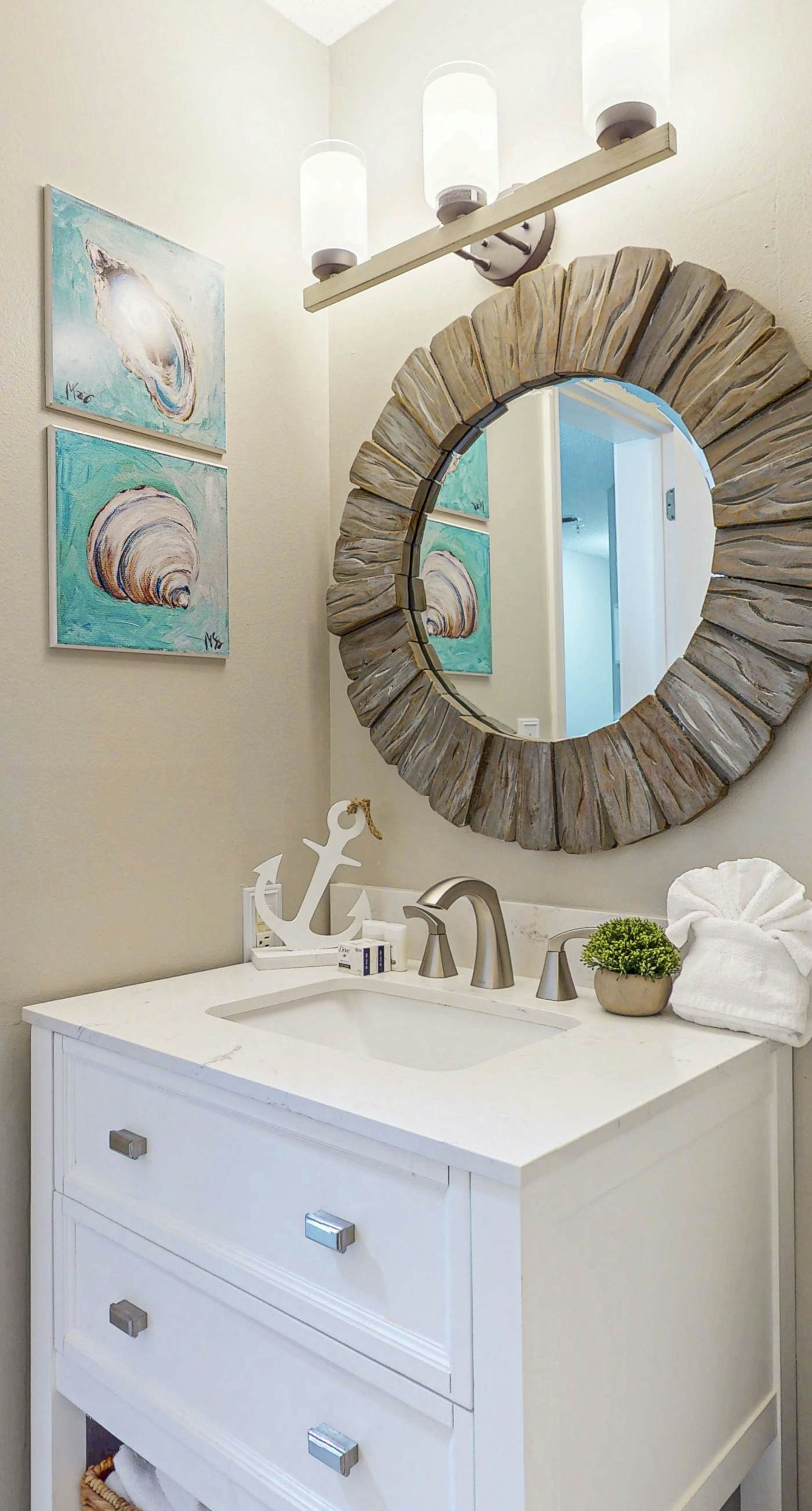 Beachfront condo with pool, private balcony, and washer and dryer