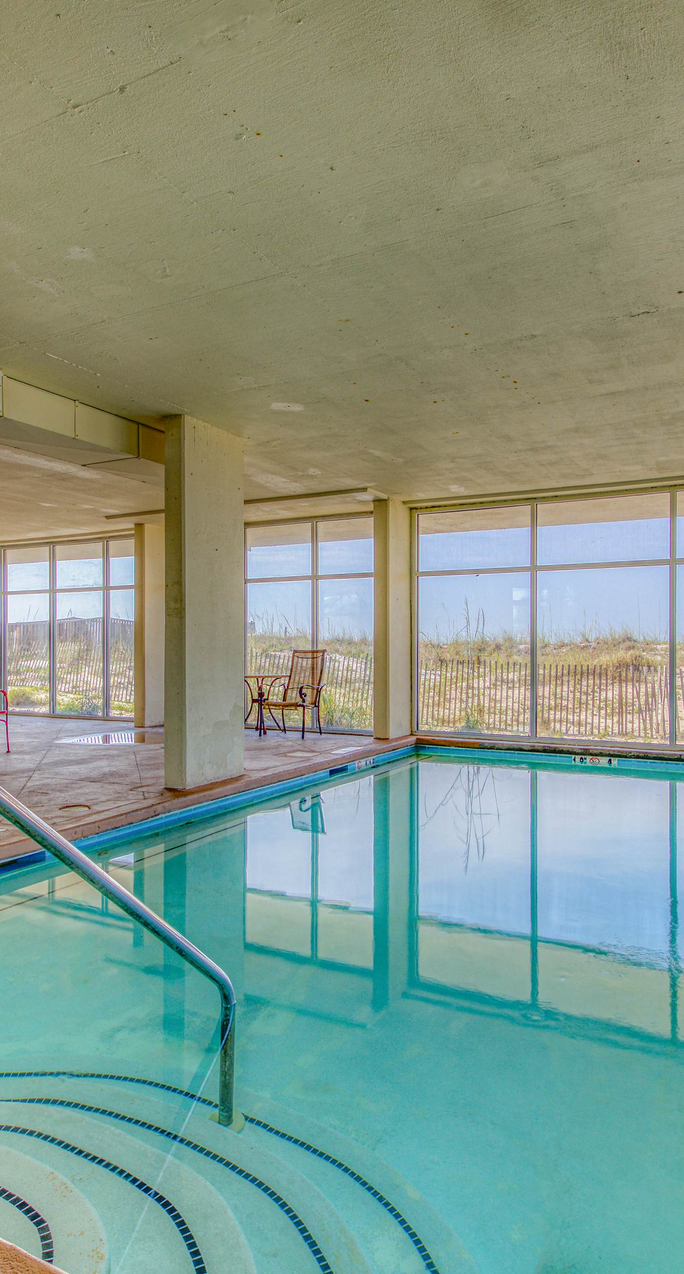 Gulf front condo with great views, shared pools & beach access