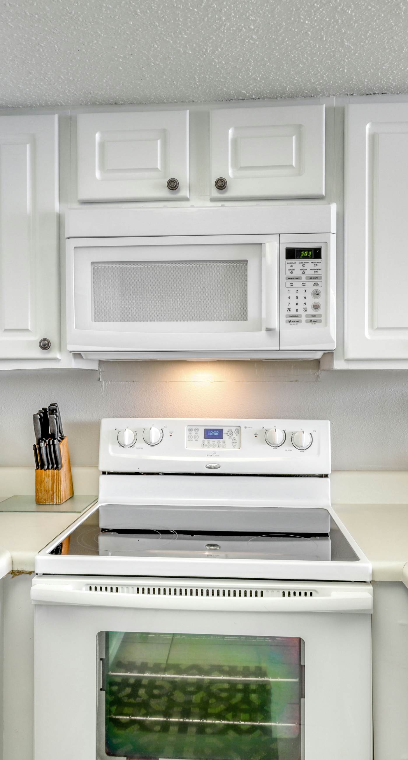 Gulf front condo with great views, shared pools & beach access