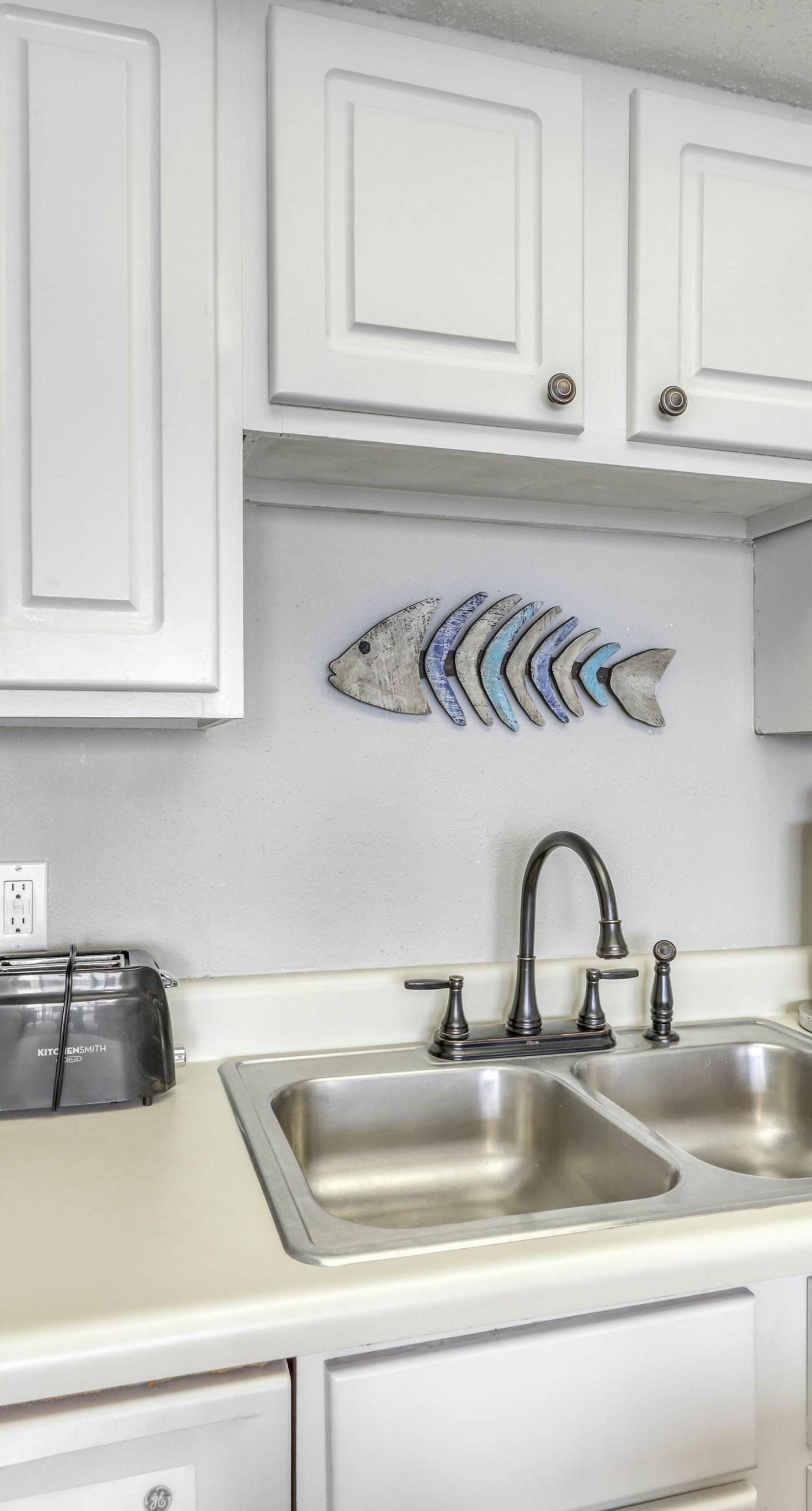 Gulf front condo with great views, shared pools & beach access