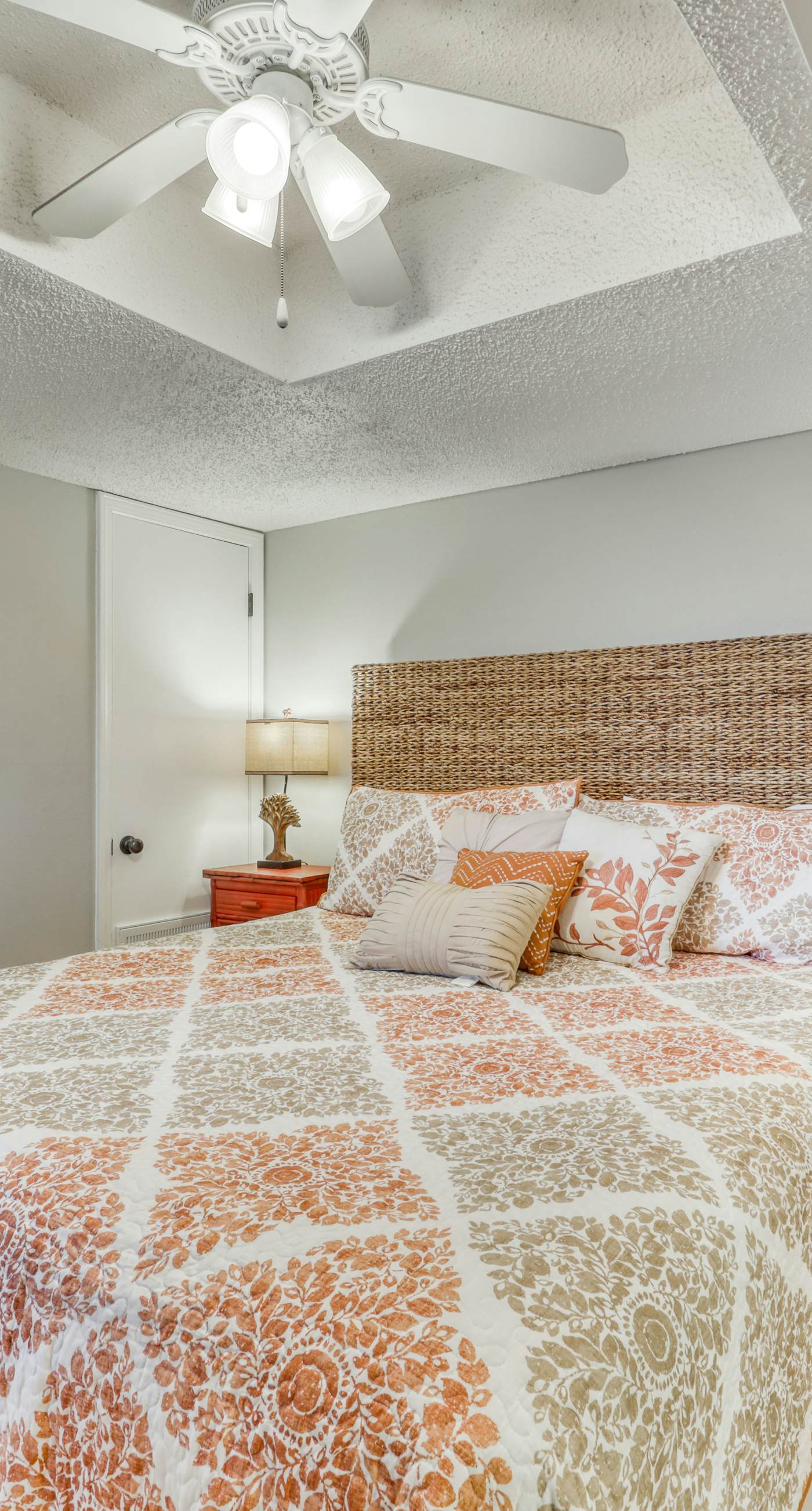 Gulf front condo with great views, shared pools & beach access