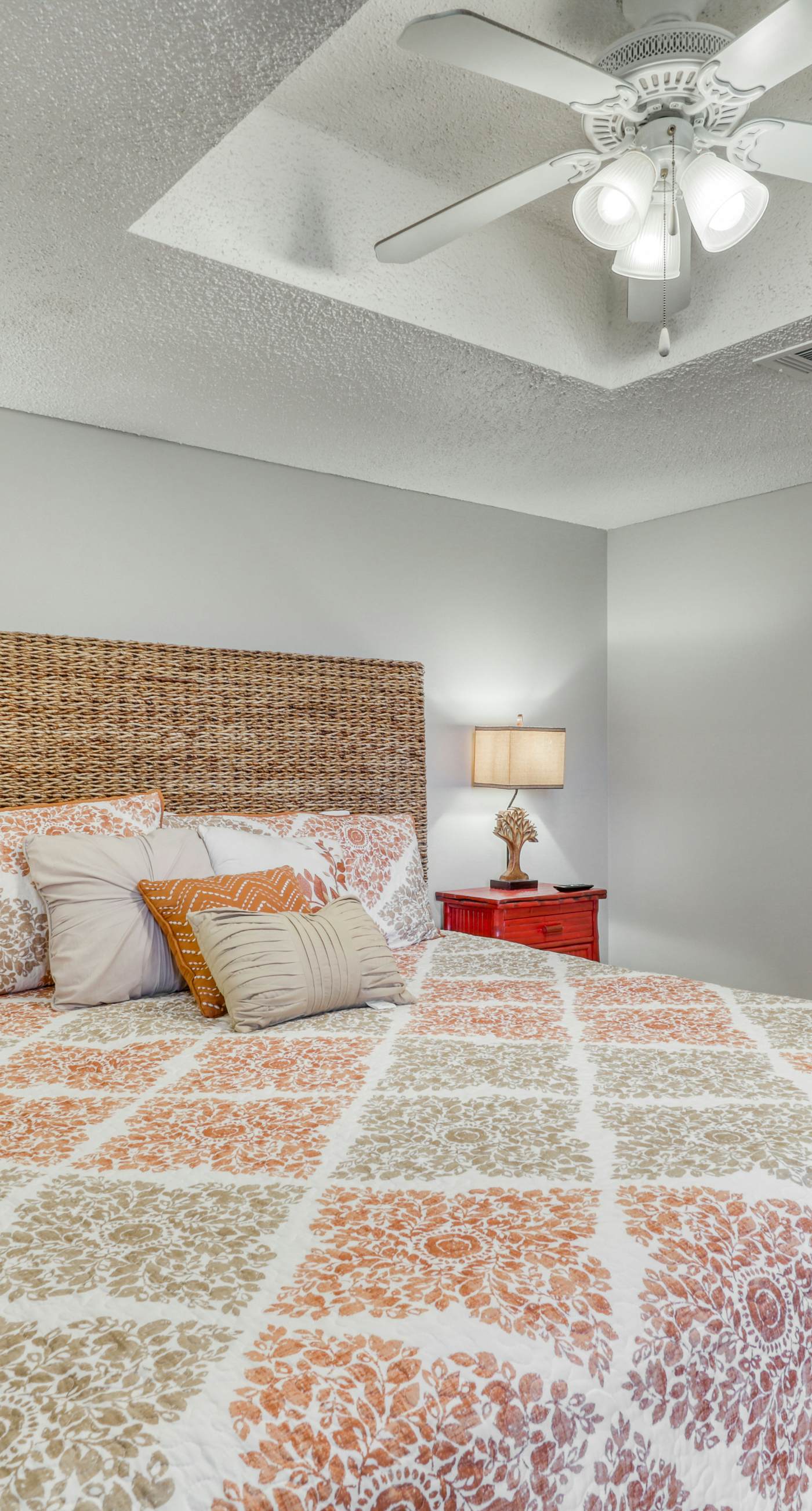 Gulf front condo with great views, shared pools & beach access