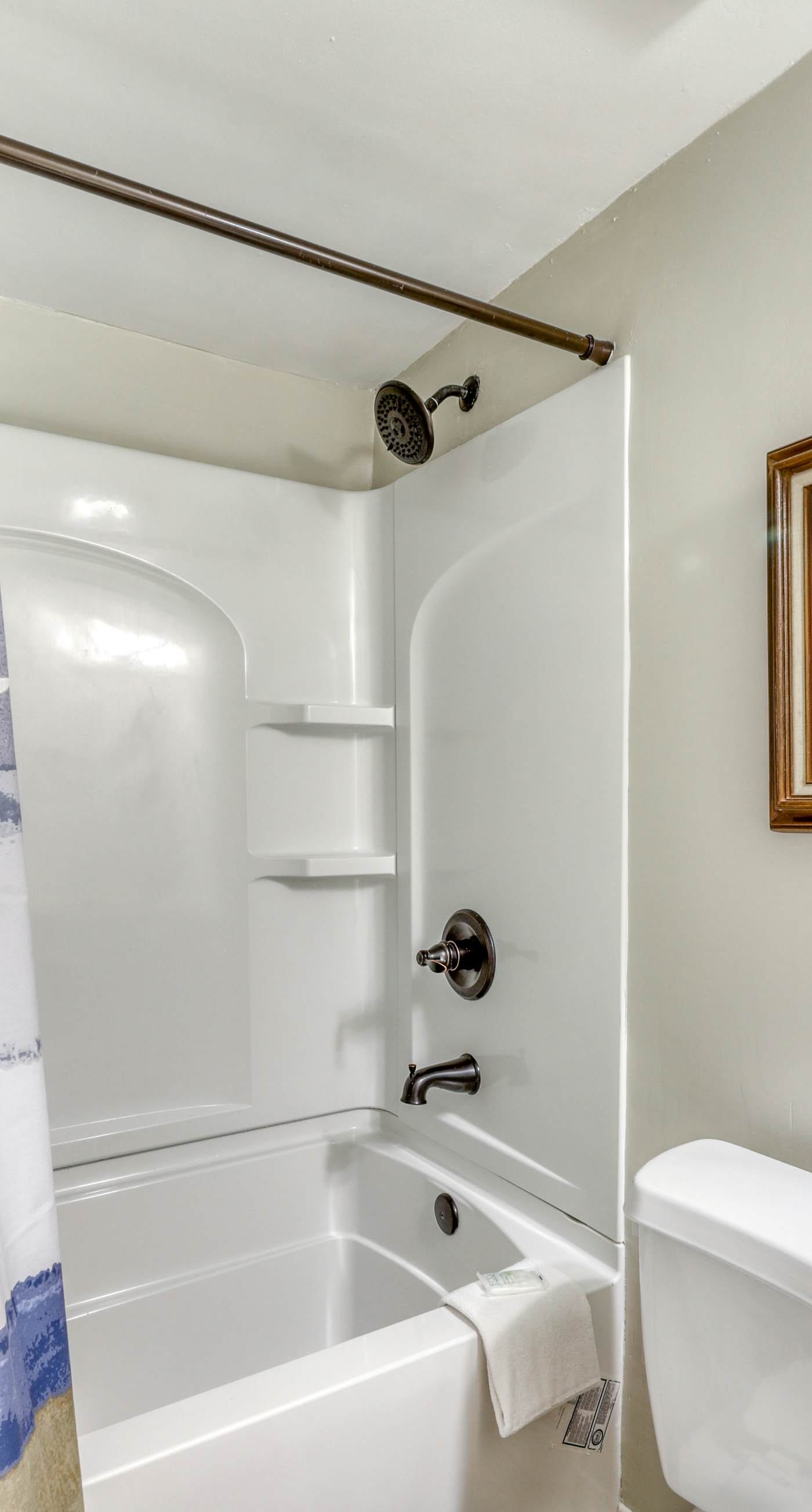 Gulf front condo with great views, shared pools & beach access