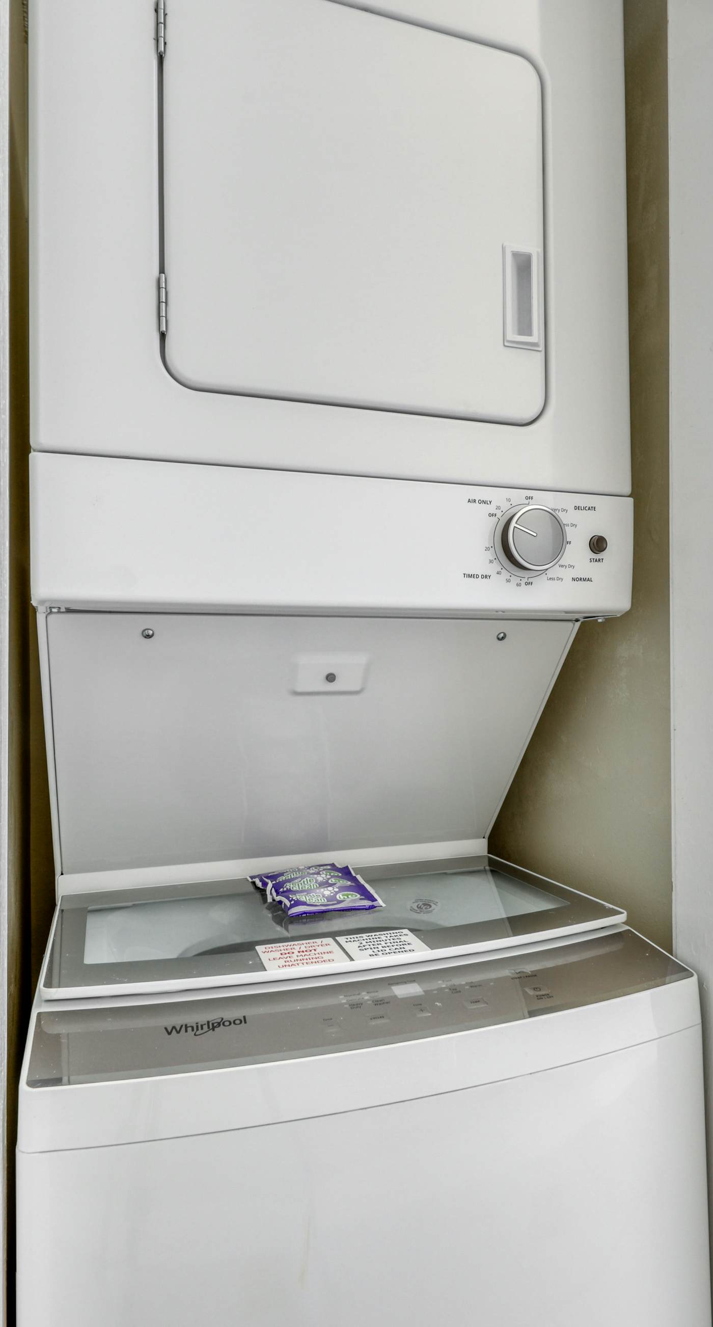 Gulf front condo with great views, shared pools & beach access