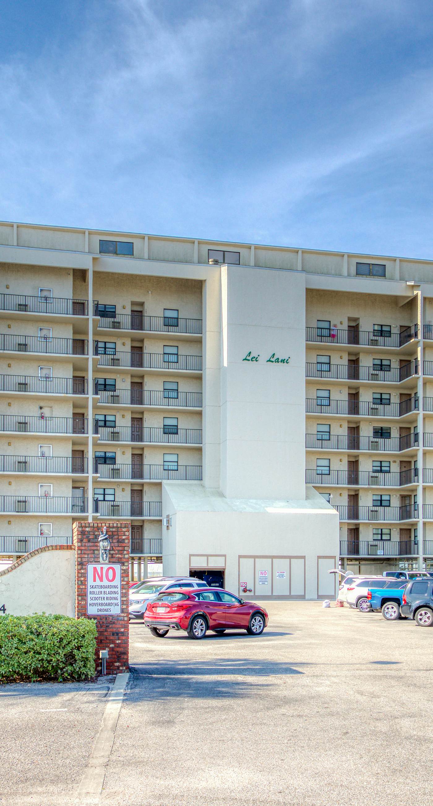 Gulf front condo with great views, shared pools & beach access