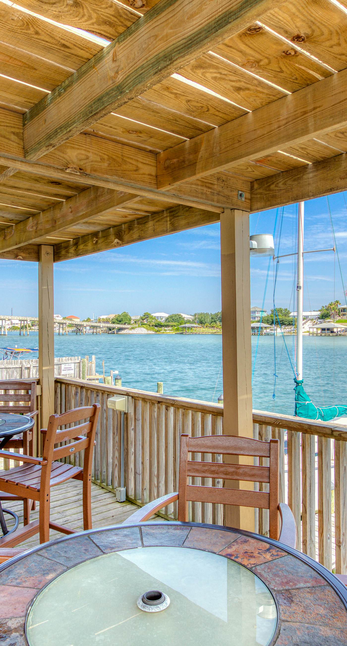 Gulf front condo with great views, shared pools & beach access