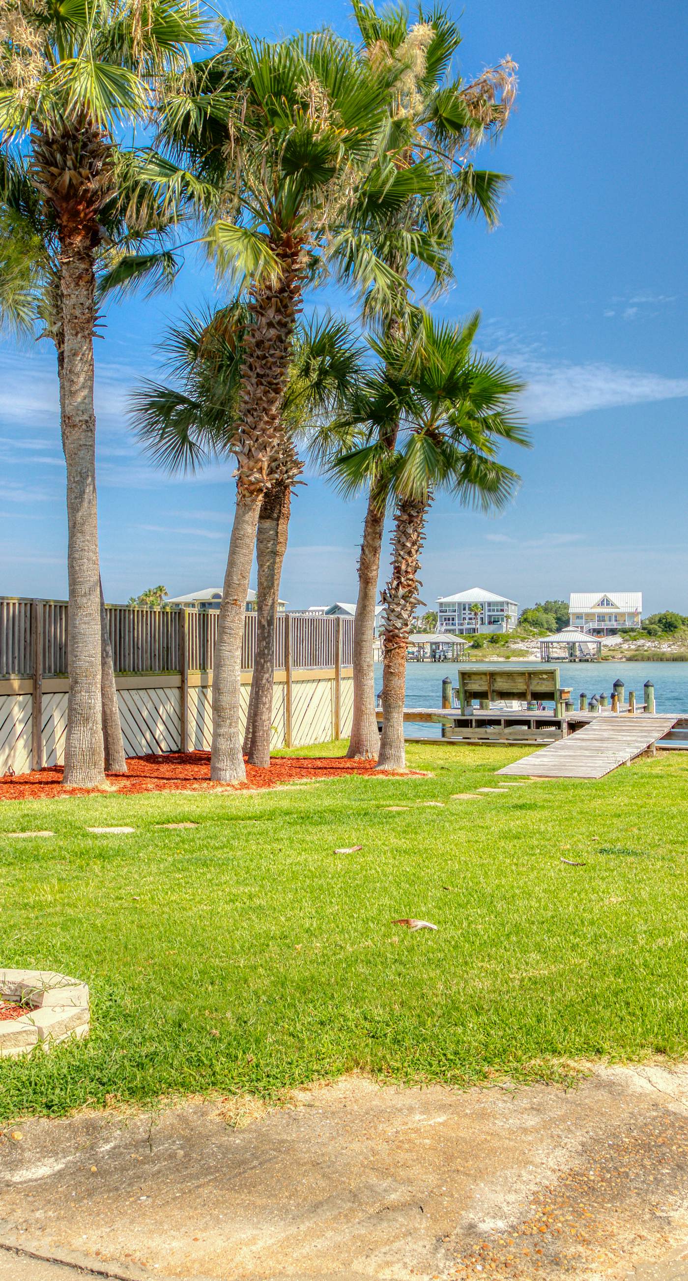 Gulf front condo with great views, shared pools & beach access