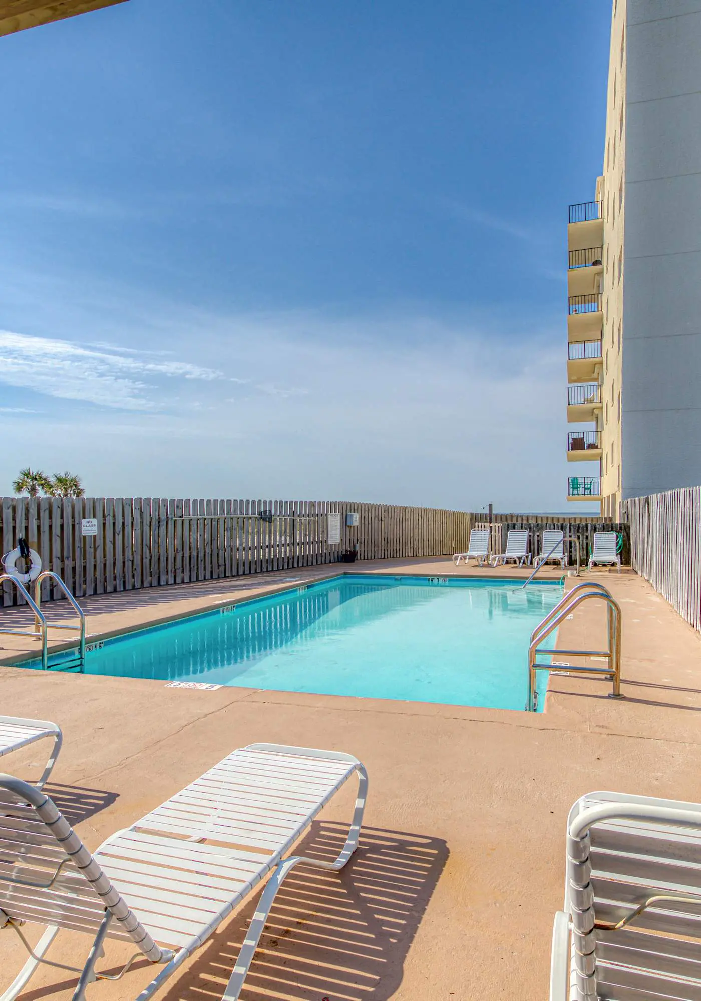 Gulf front condo with great views, shared pools & beach access