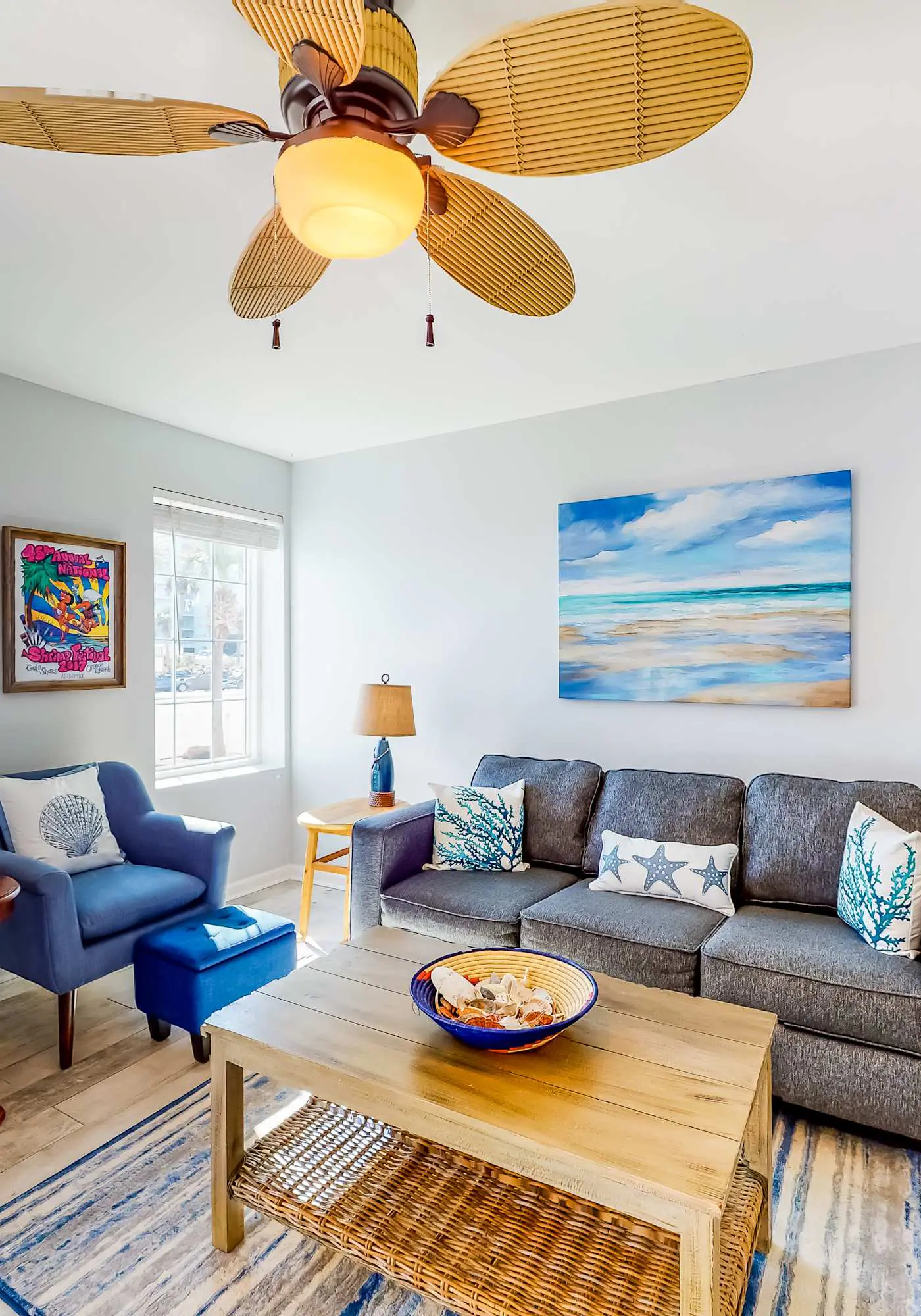Spacious condo across from the beach with Gulf/bay views & a pool
