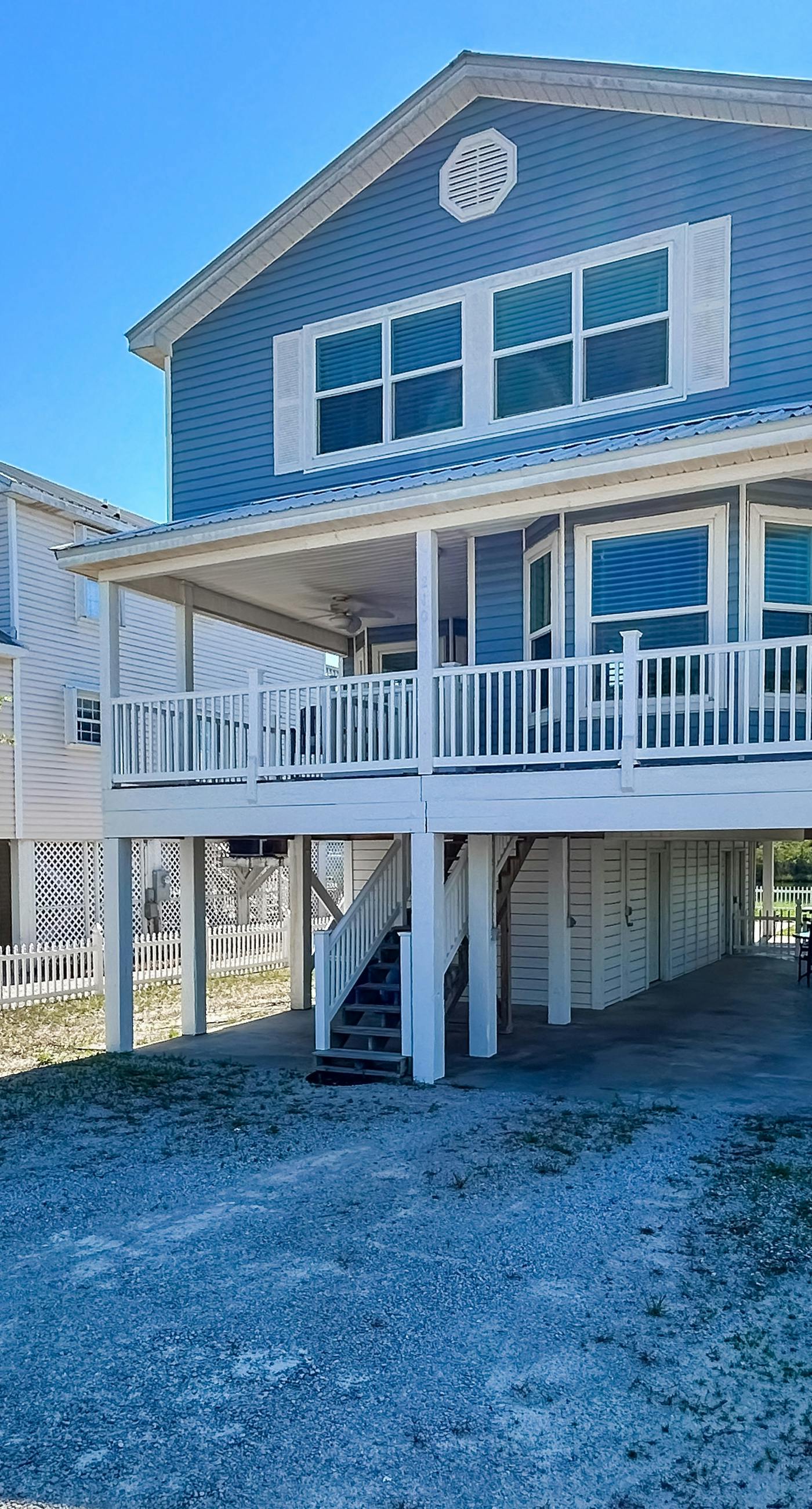 Waterview getaway with Private Pier, Balcony and Kayaks