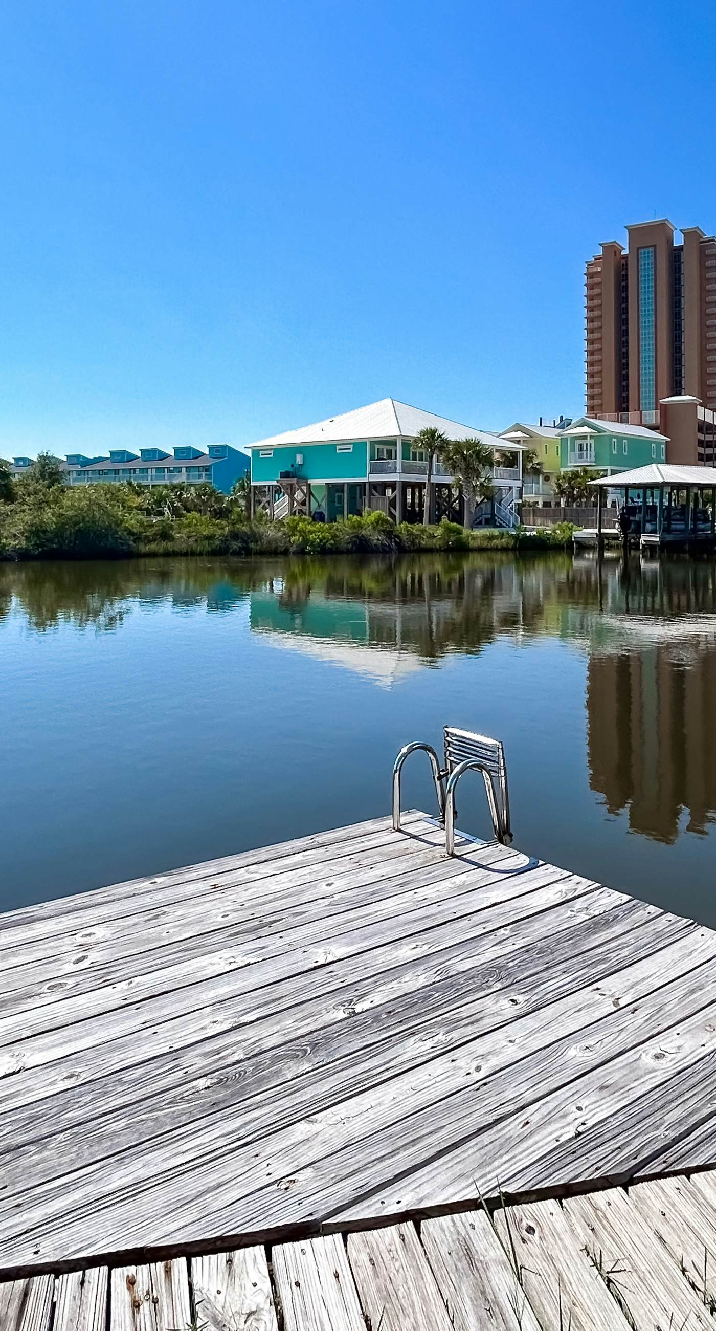 Waterview getaway with Private Pier, Balcony and Kayaks