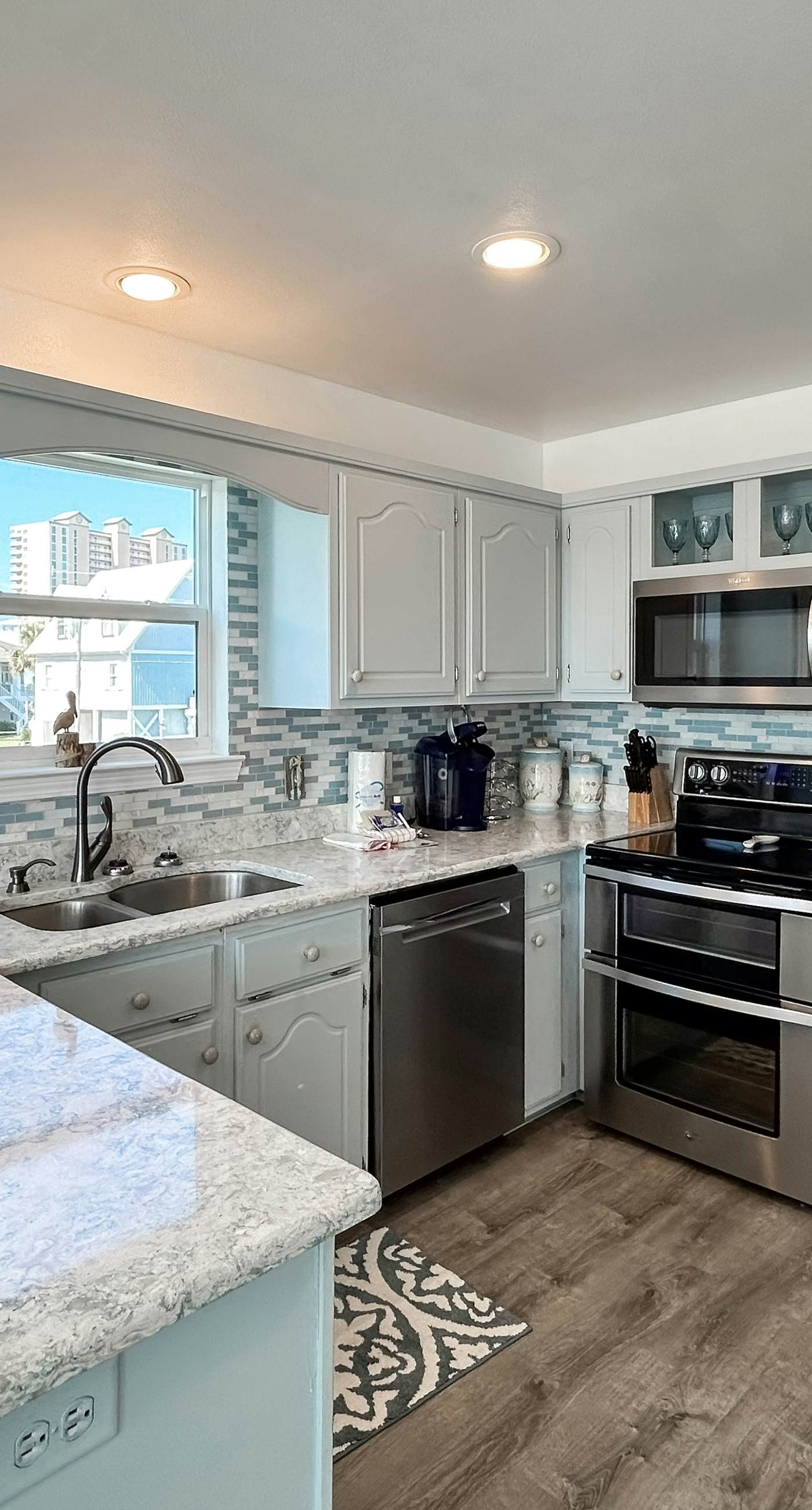 Waterview getaway with Private Pier, Balcony and Kayaks