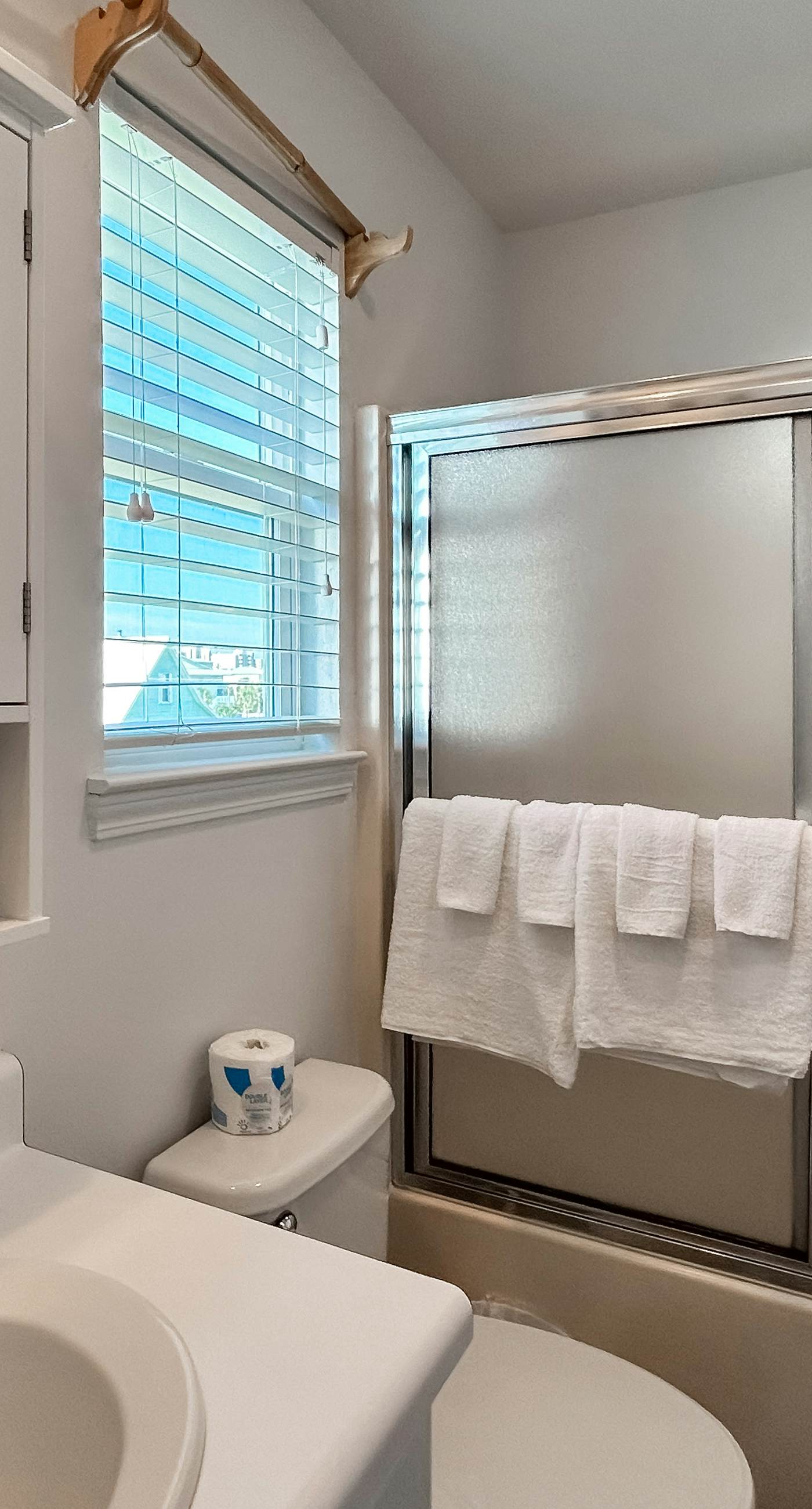 Waterview getaway with Private Pier, Balcony and Kayaks