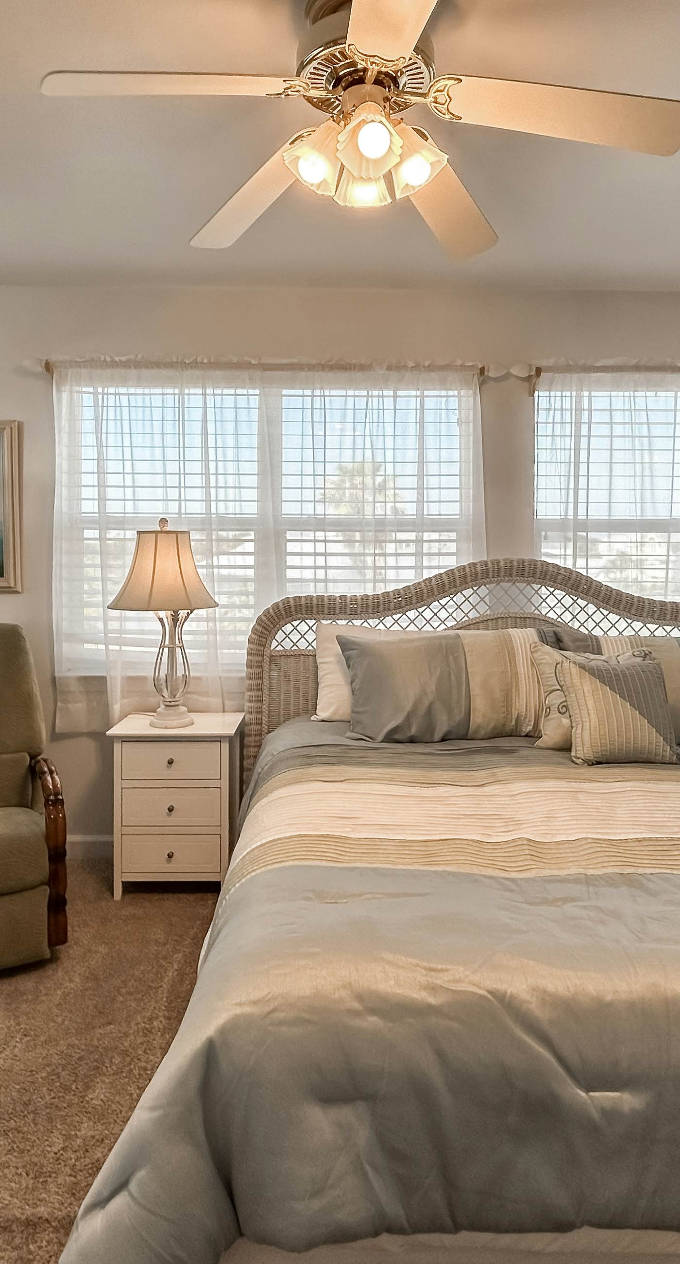 Waterview getaway with Private Pier, Balcony and Kayaks