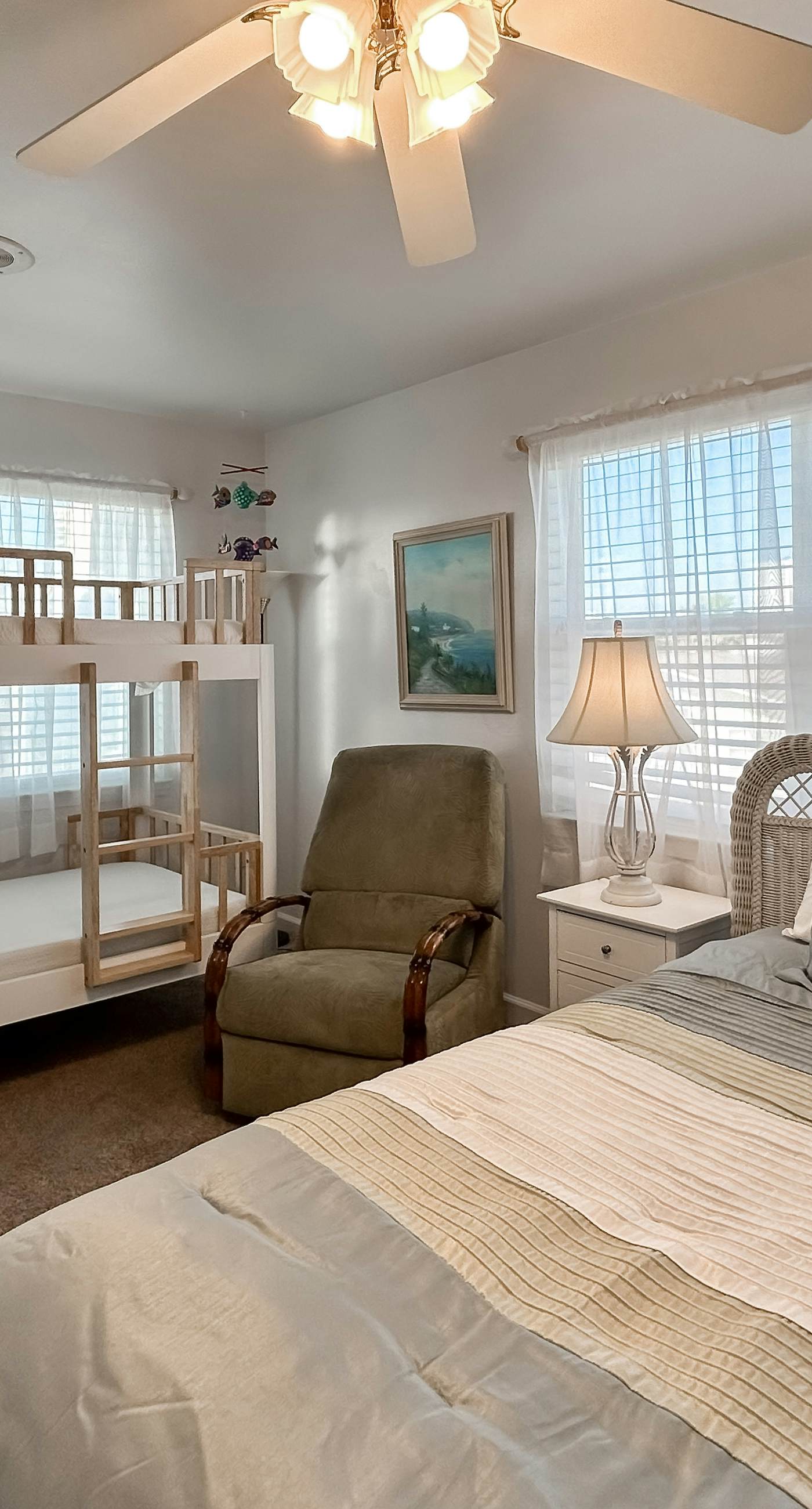 Waterview getaway with Private Pier, Balcony and Kayaks