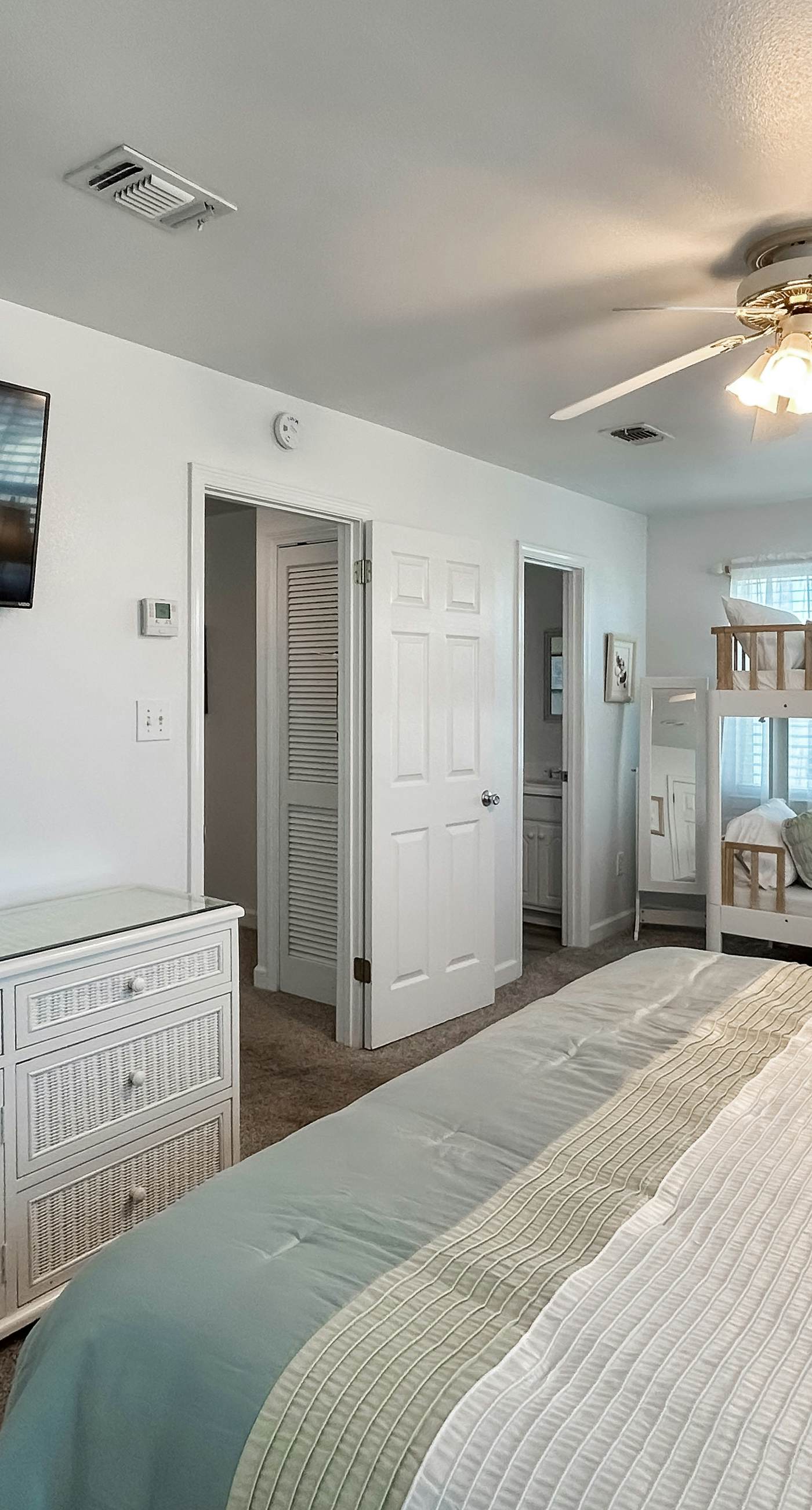 Waterview getaway with Private Pier, Balcony and Kayaks