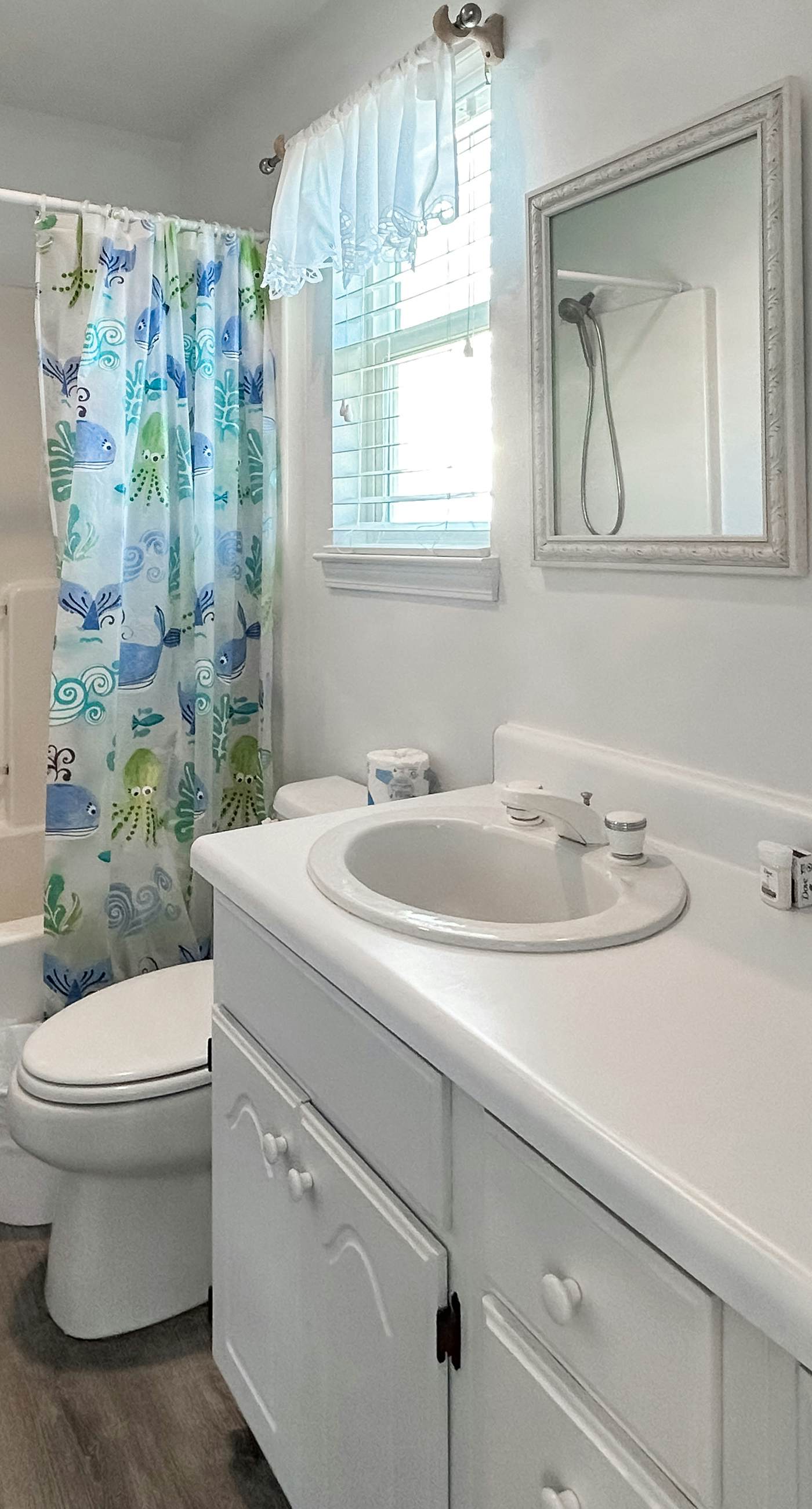 Waterview getaway with Private Pier, Balcony and Kayaks