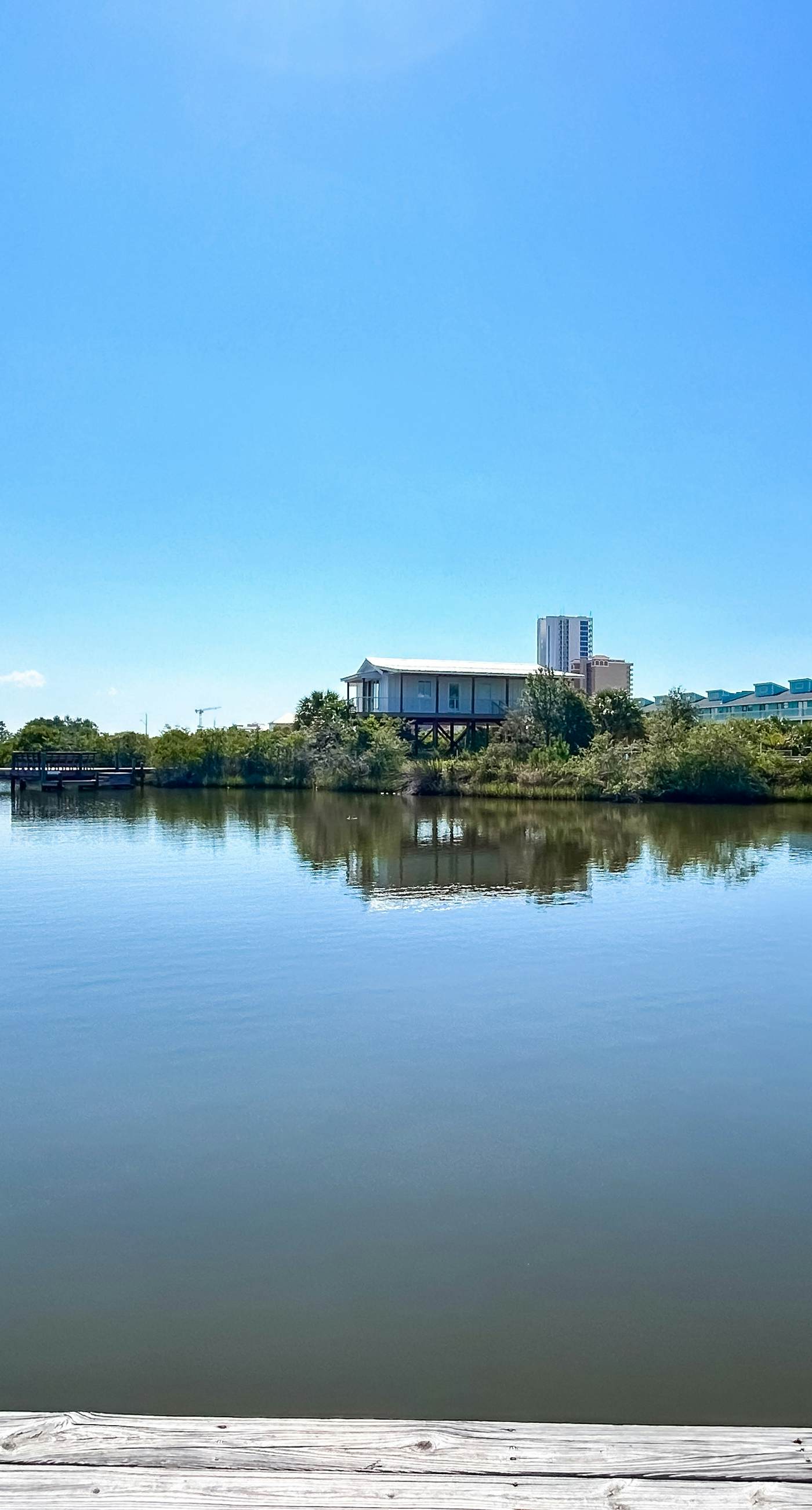Waterview getaway with Private Pier, Balcony and Kayaks