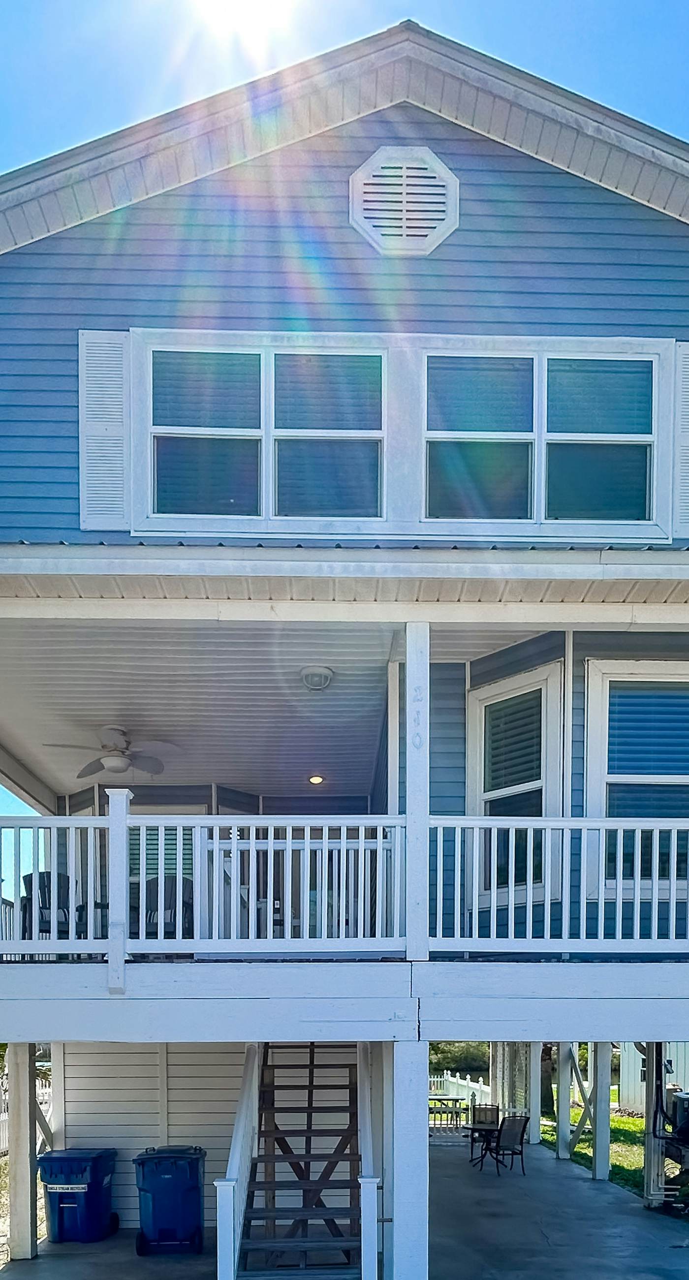 Waterview getaway with Private Pier, Balcony and Kayaks