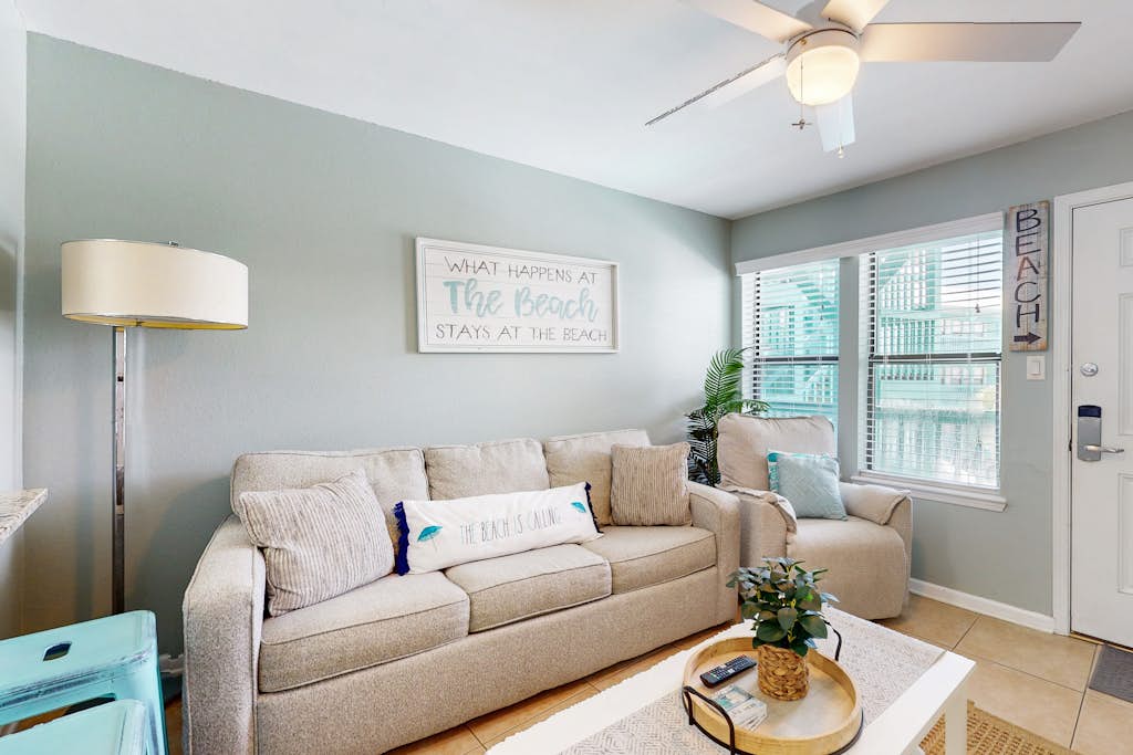 Charming condo near beach & entertainment with shared pool