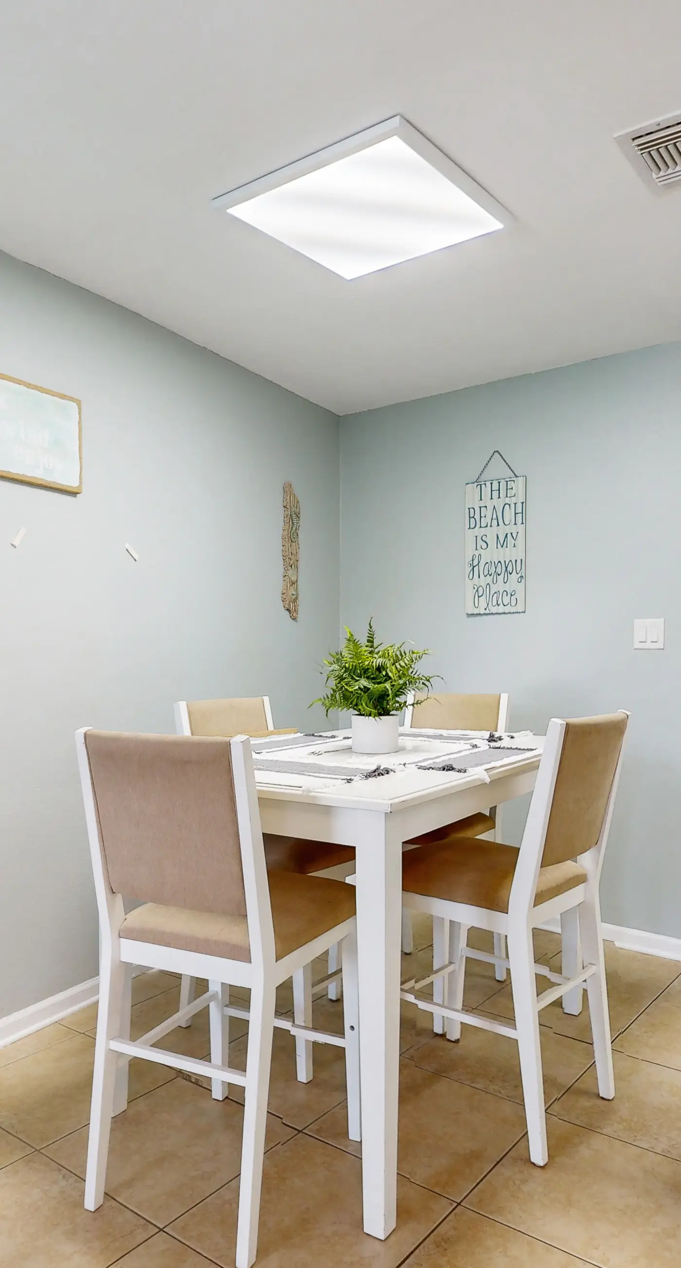 Charming condo near beach & entertainment with shared pool