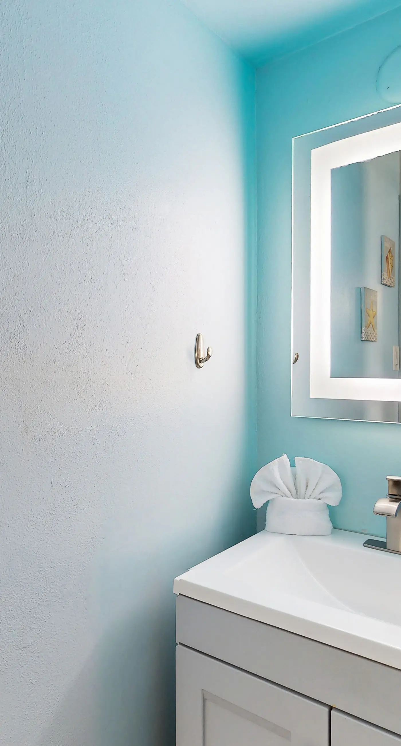 Charming condo near beach & entertainment with shared pool