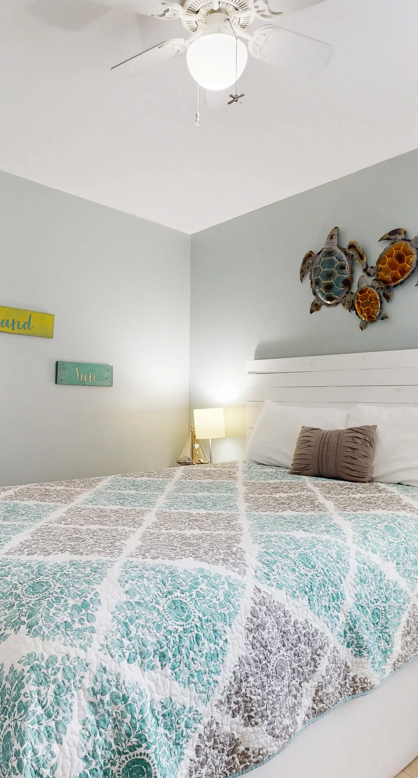 Charming condo near beach & entertainment with shared pool