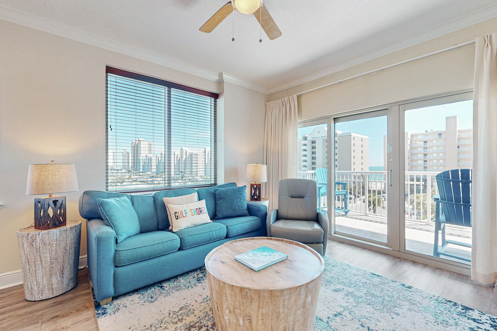 Beachview condo with shared indoor and outdoor pool, beach acces, and WIFI