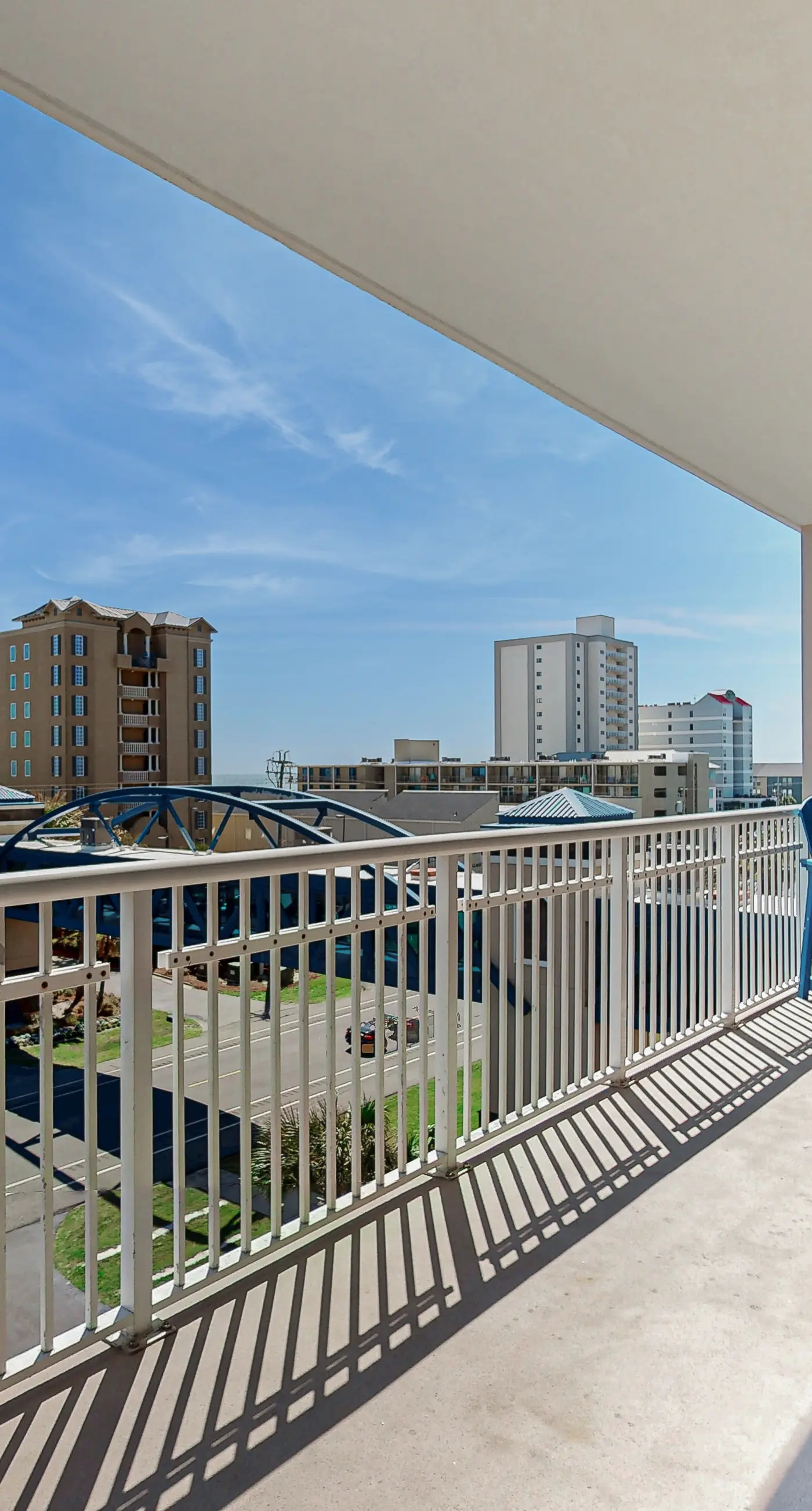 Beachview condo with shared indoor and outdoor pool, beach acces, and WIFI