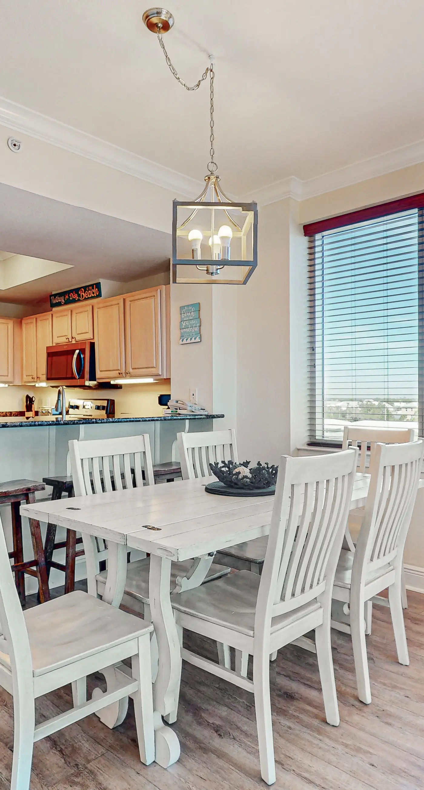 Beachview condo with shared indoor and outdoor pool, beach acces, and WIFI