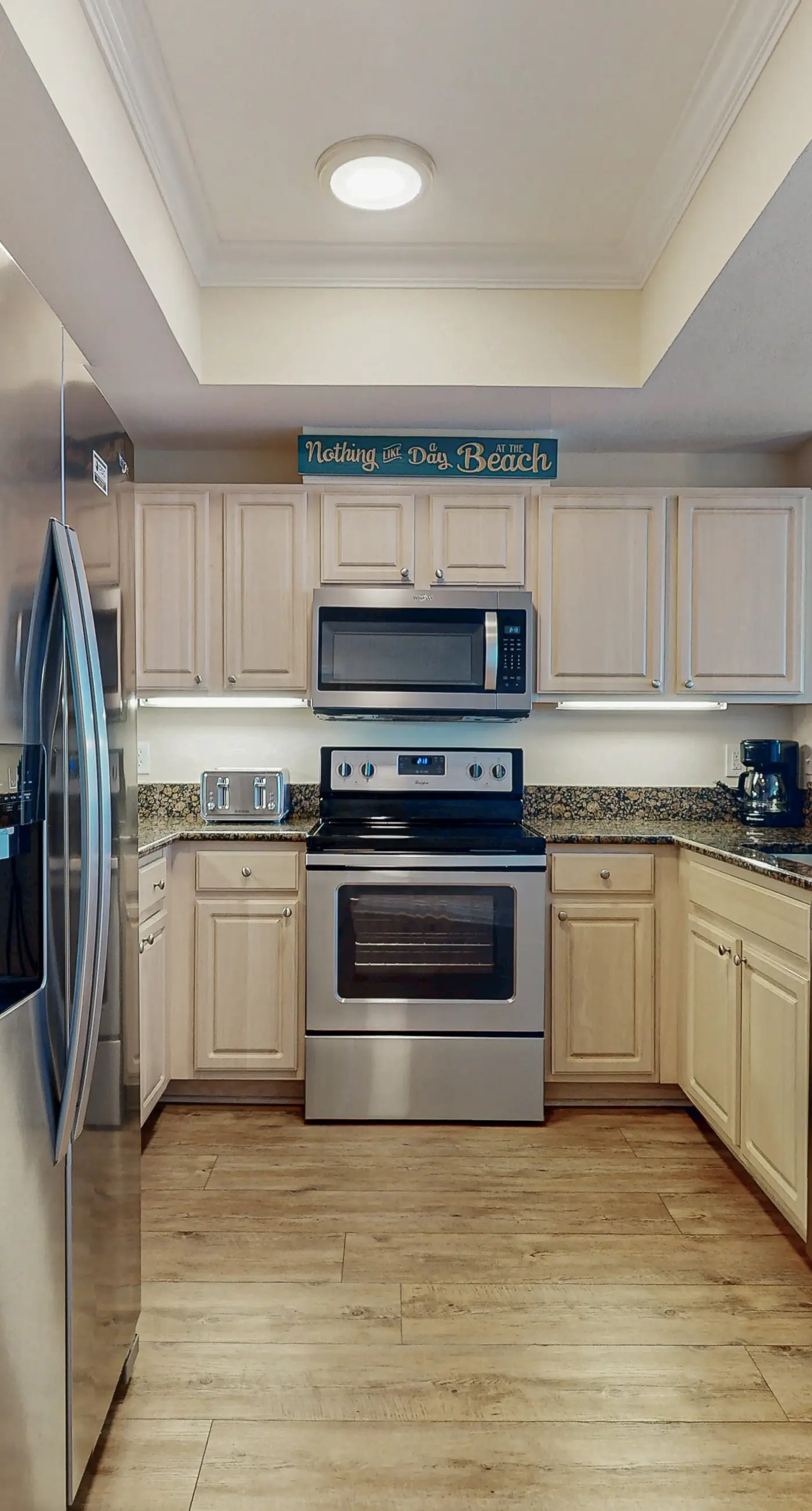 Beachview condo with shared indoor and outdoor pool, beach acces, and WIFI